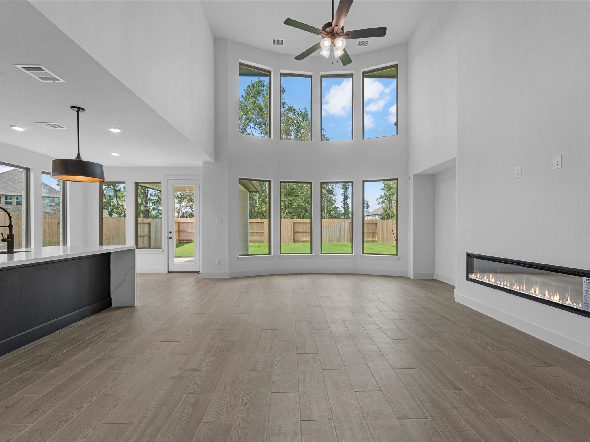 16407 Cat Court Property Photo 4