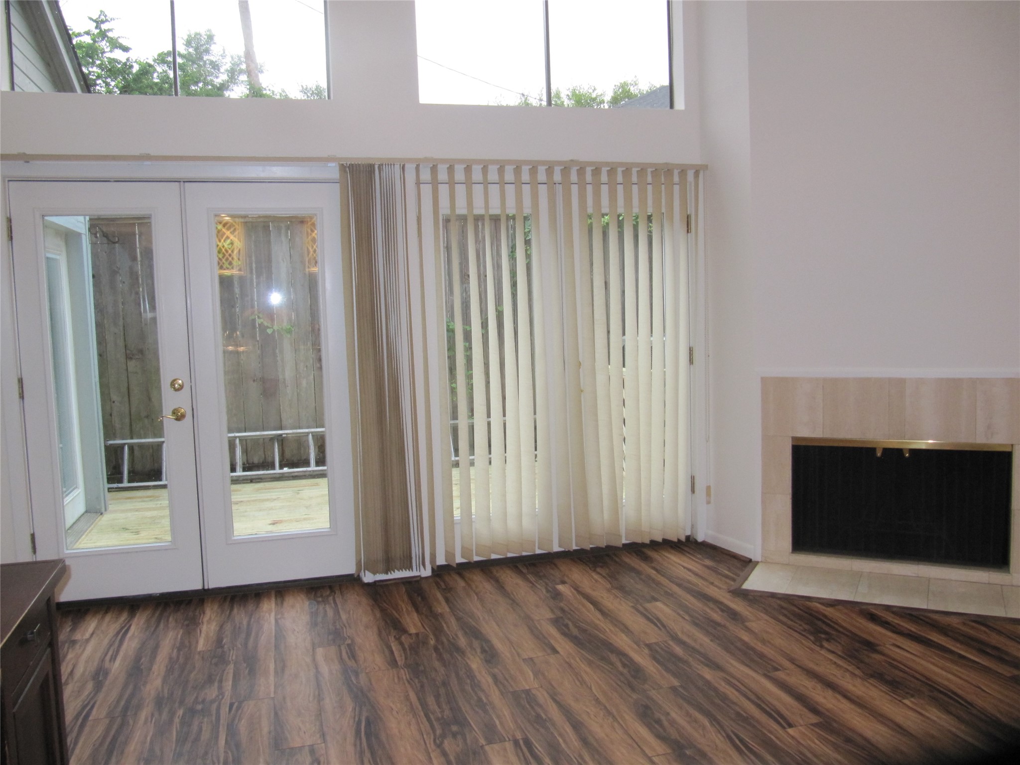 109 W 10 Street Property Photo 3