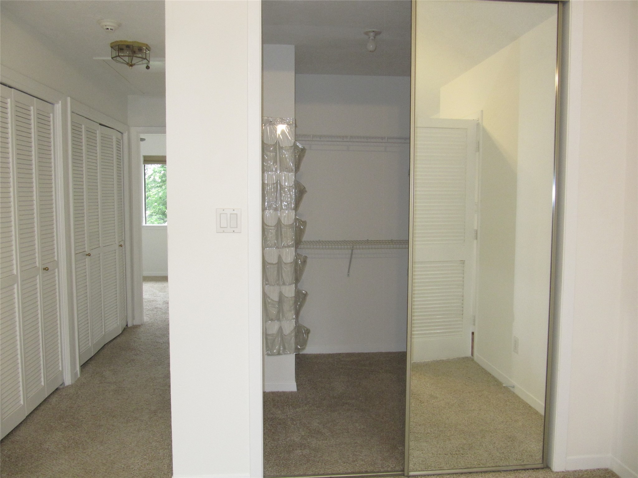 109 W 10 Street Property Photo 11