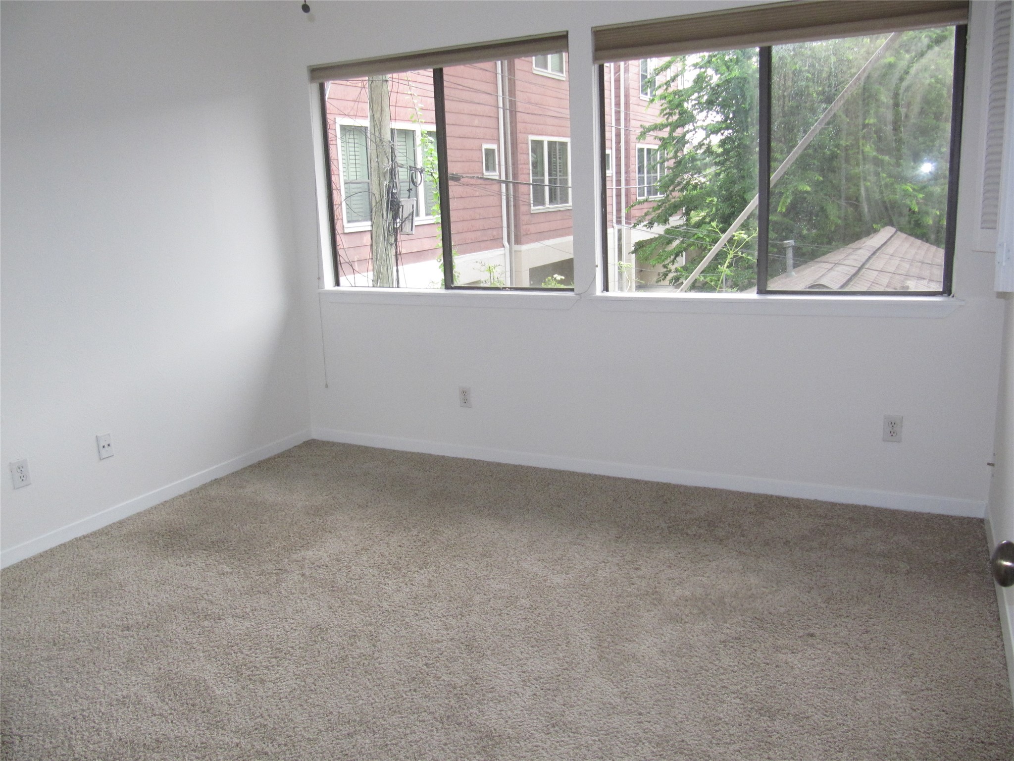 109 W 10 Street Property Photo 14