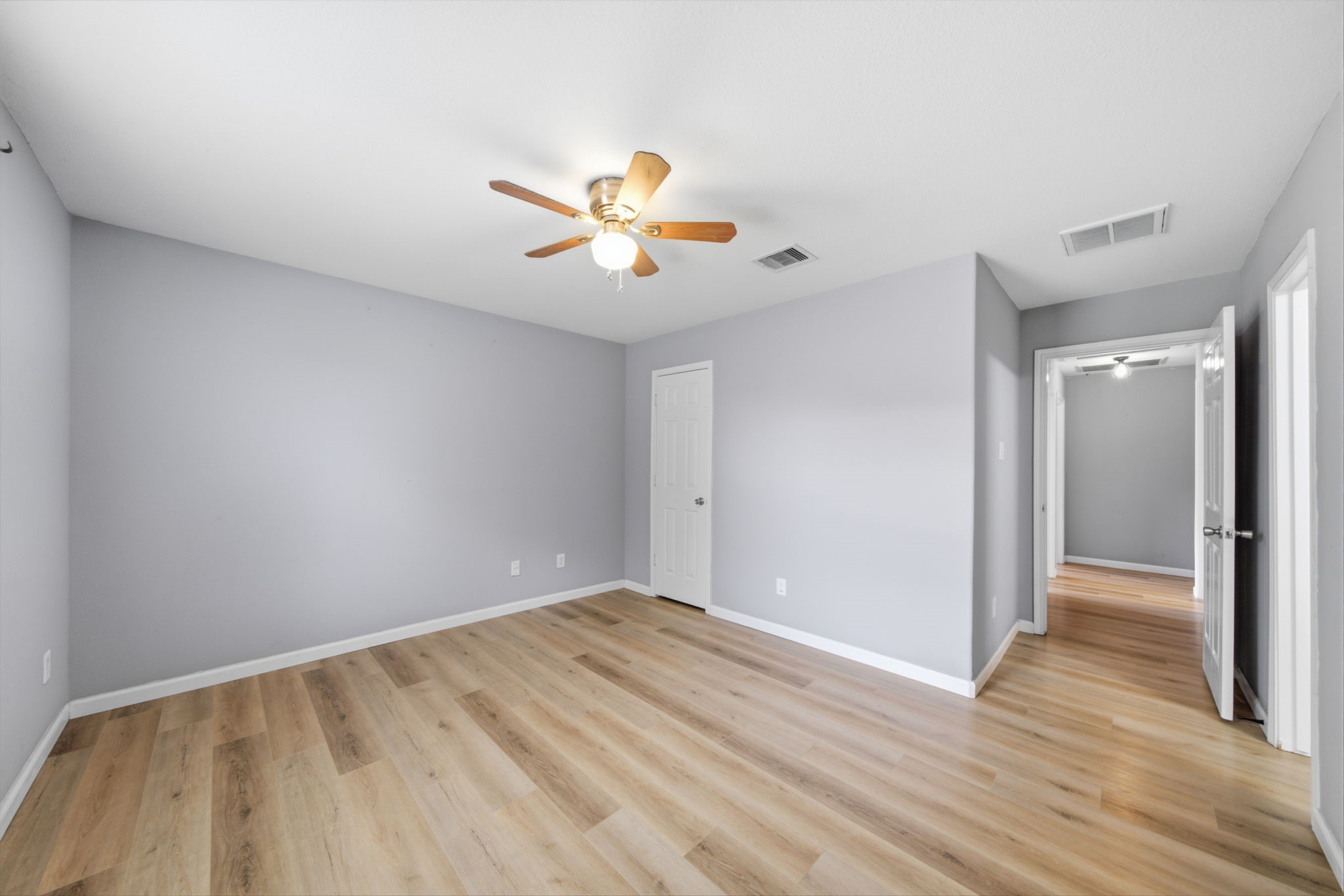 6834 Rambling Brook Lane Property Photo 7