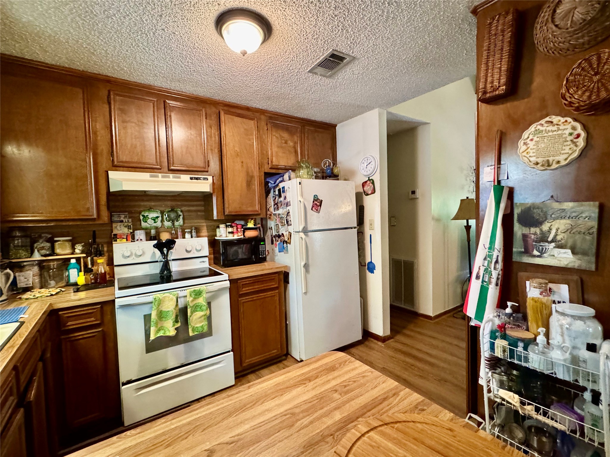 1347 Cardinal Lane Property Photo 10