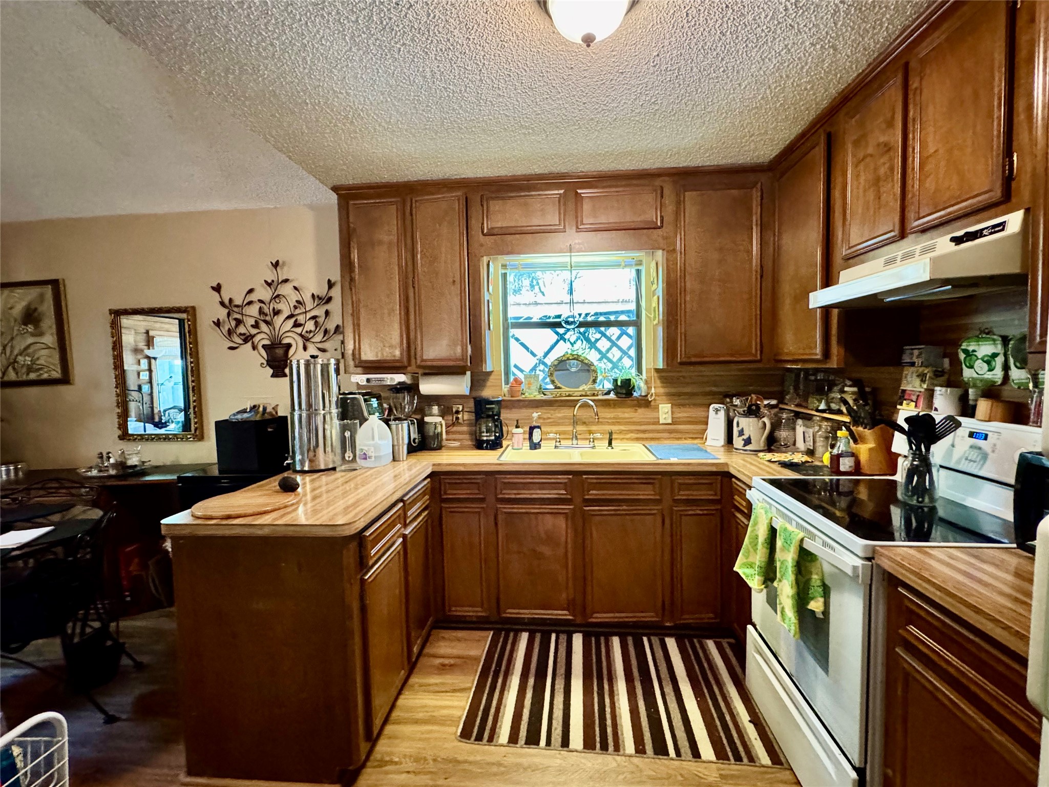 1347 Cardinal Lane Property Photo 11