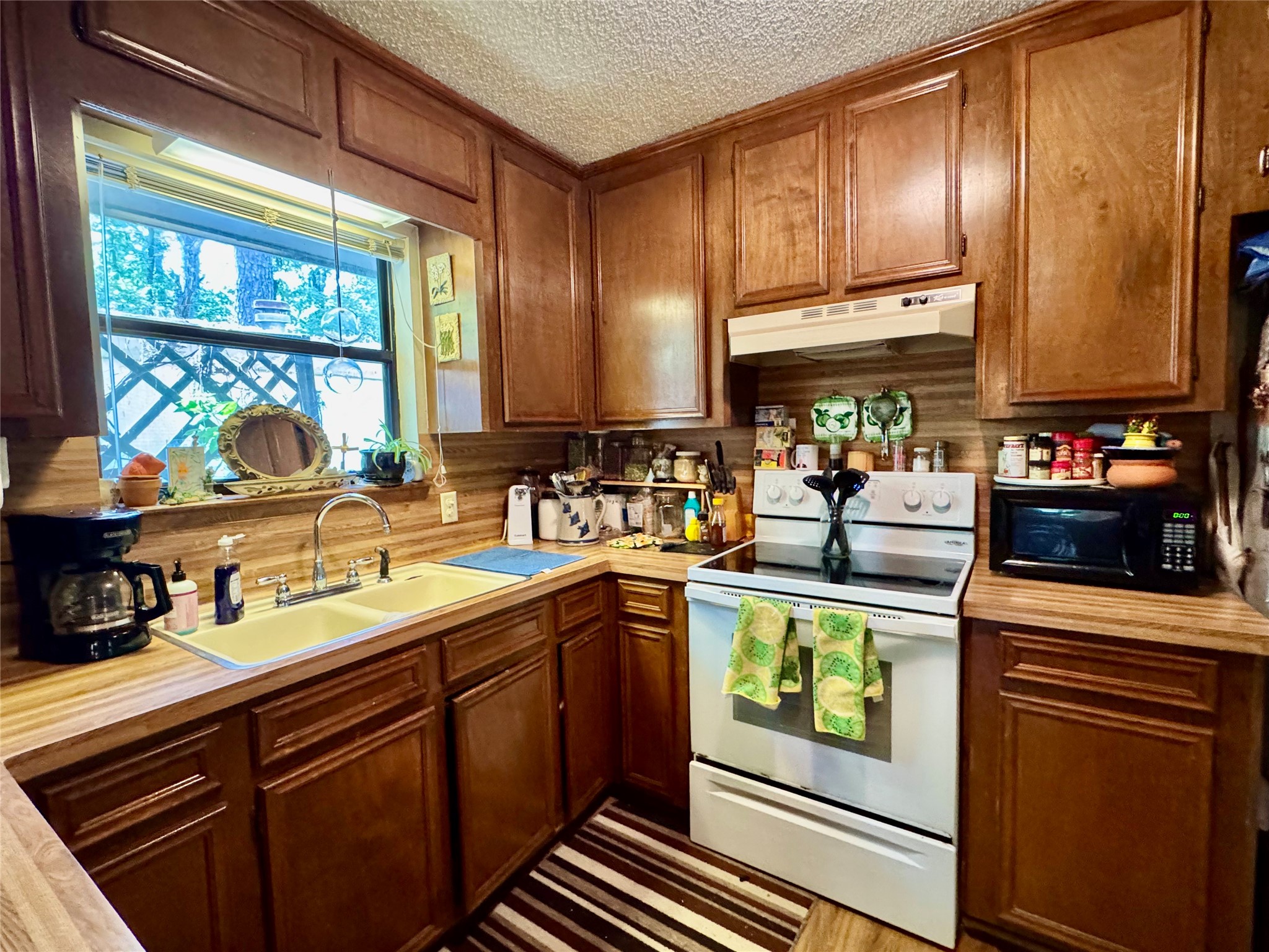 1347 Cardinal Lane Property Photo 12