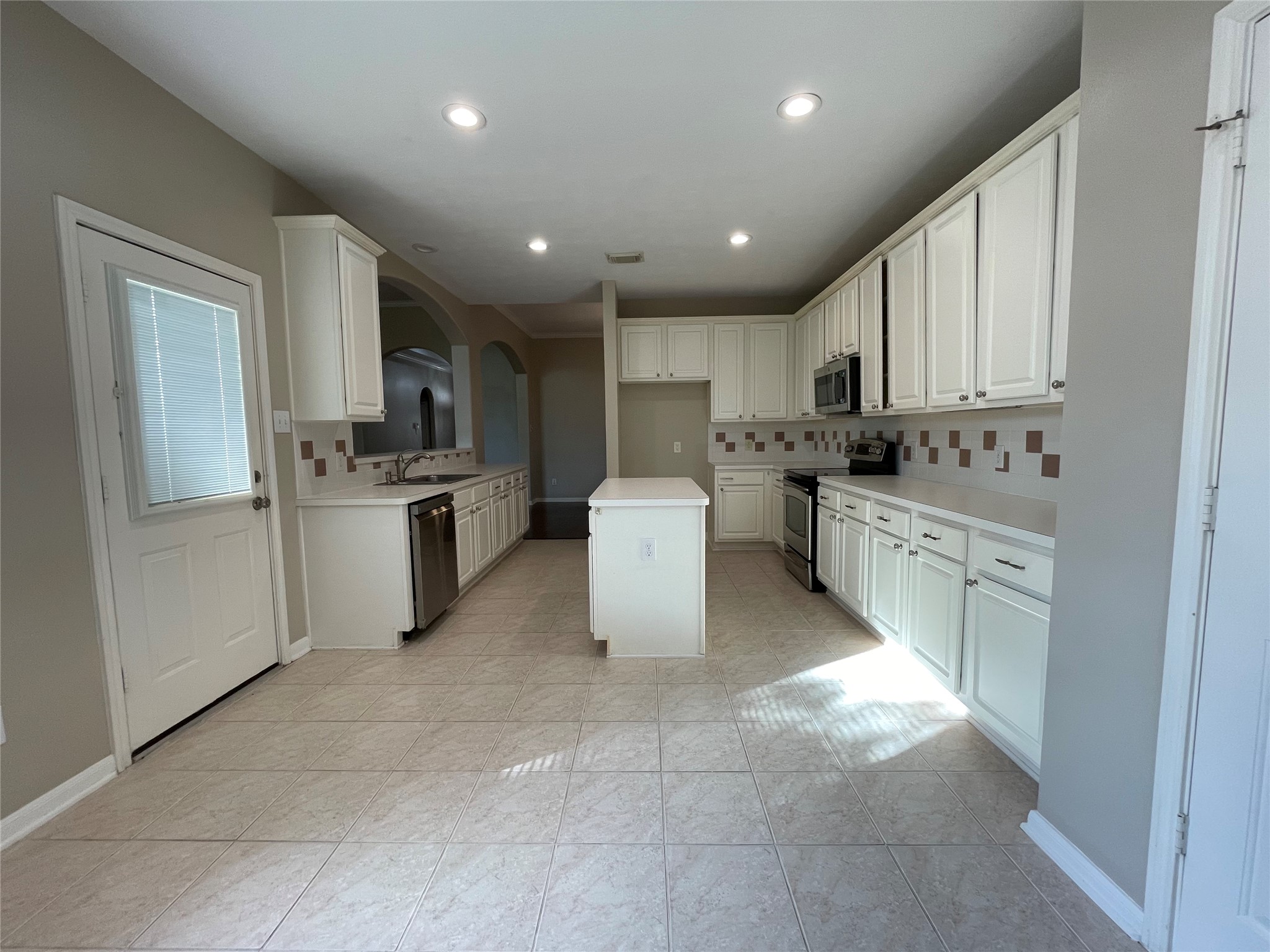 23738 River Place Drive Property Photo 8