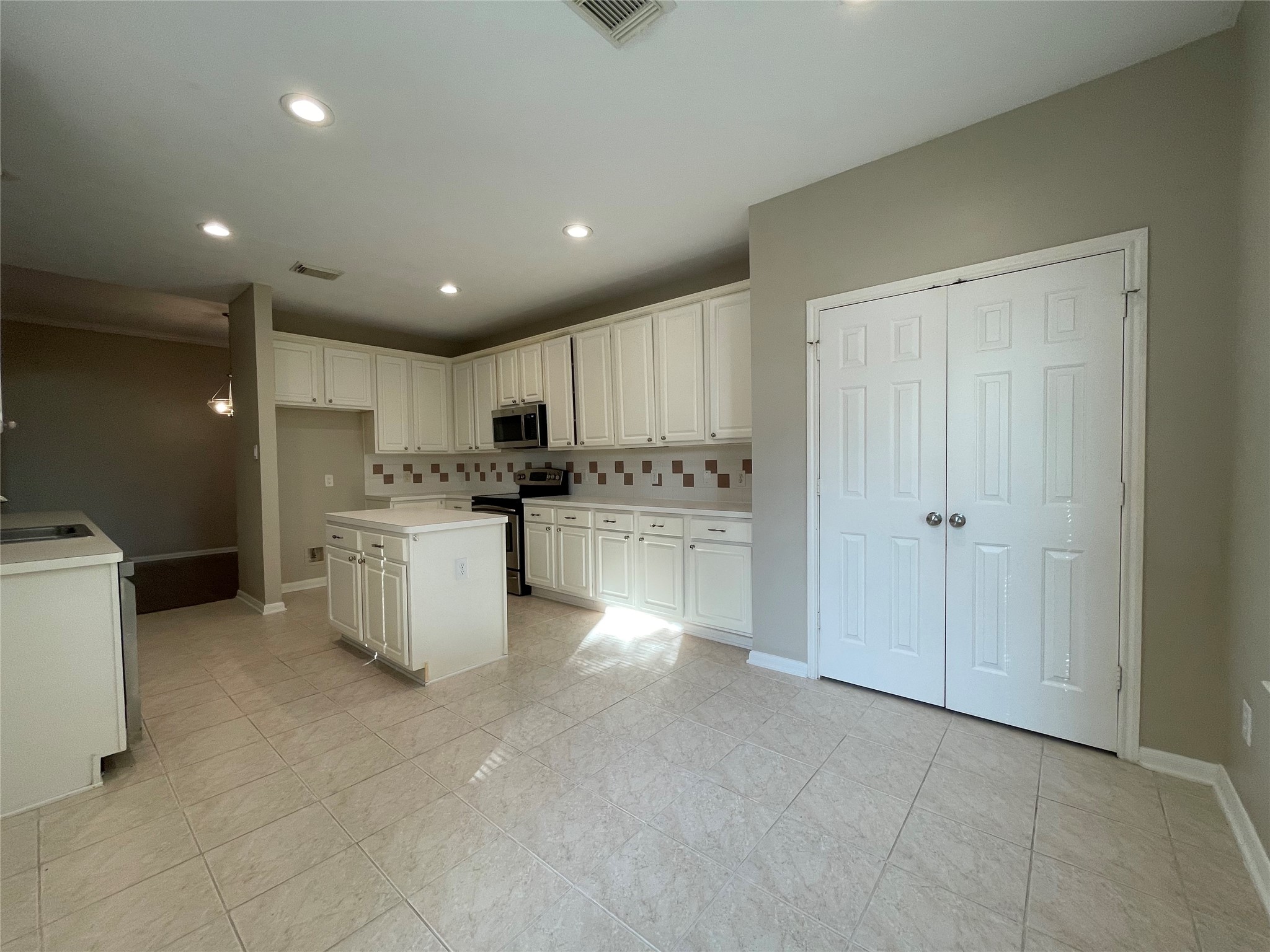 23738 River Place Drive Property Photo 10