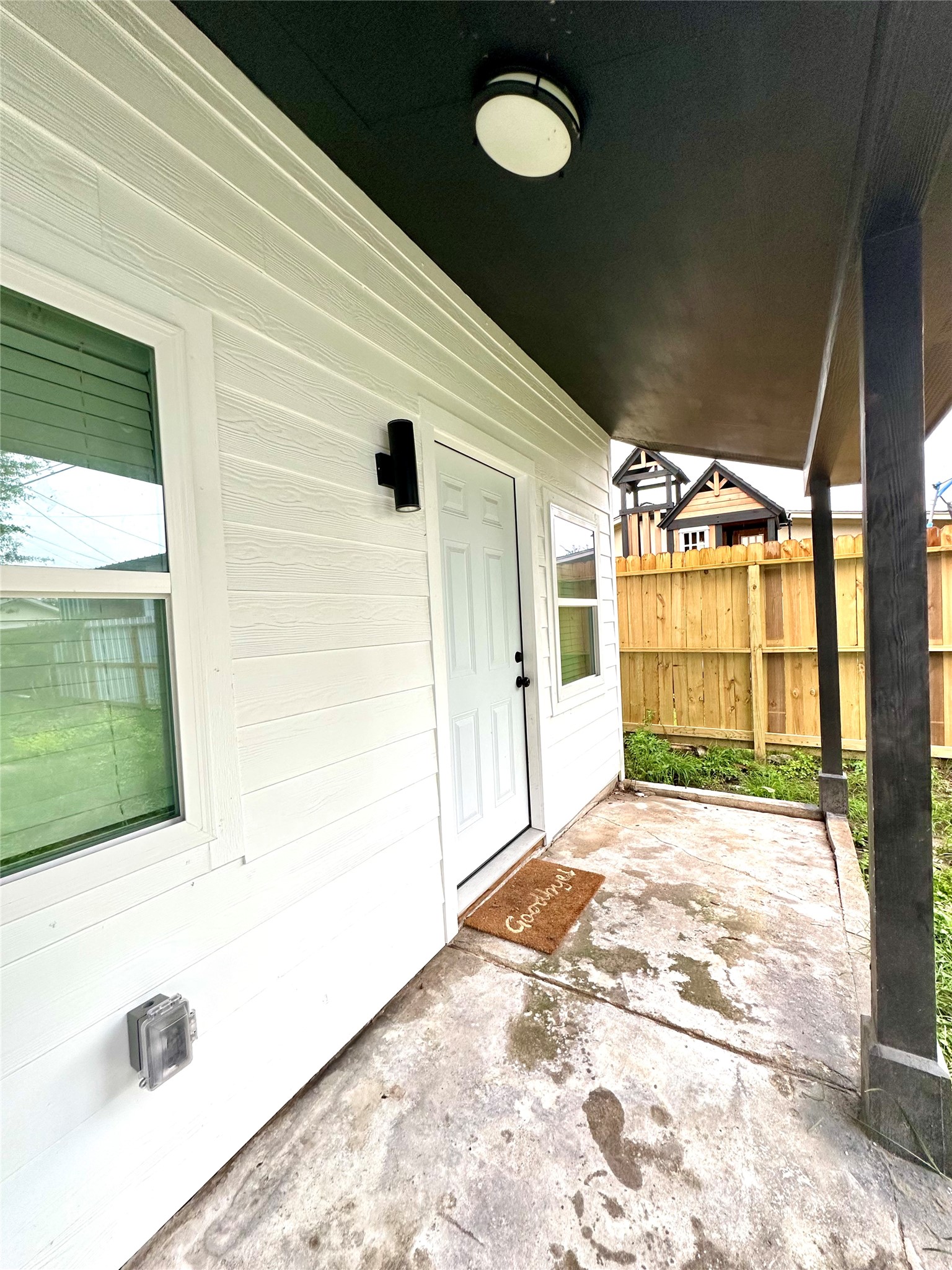 32 Farrell Street C Property Photo 1