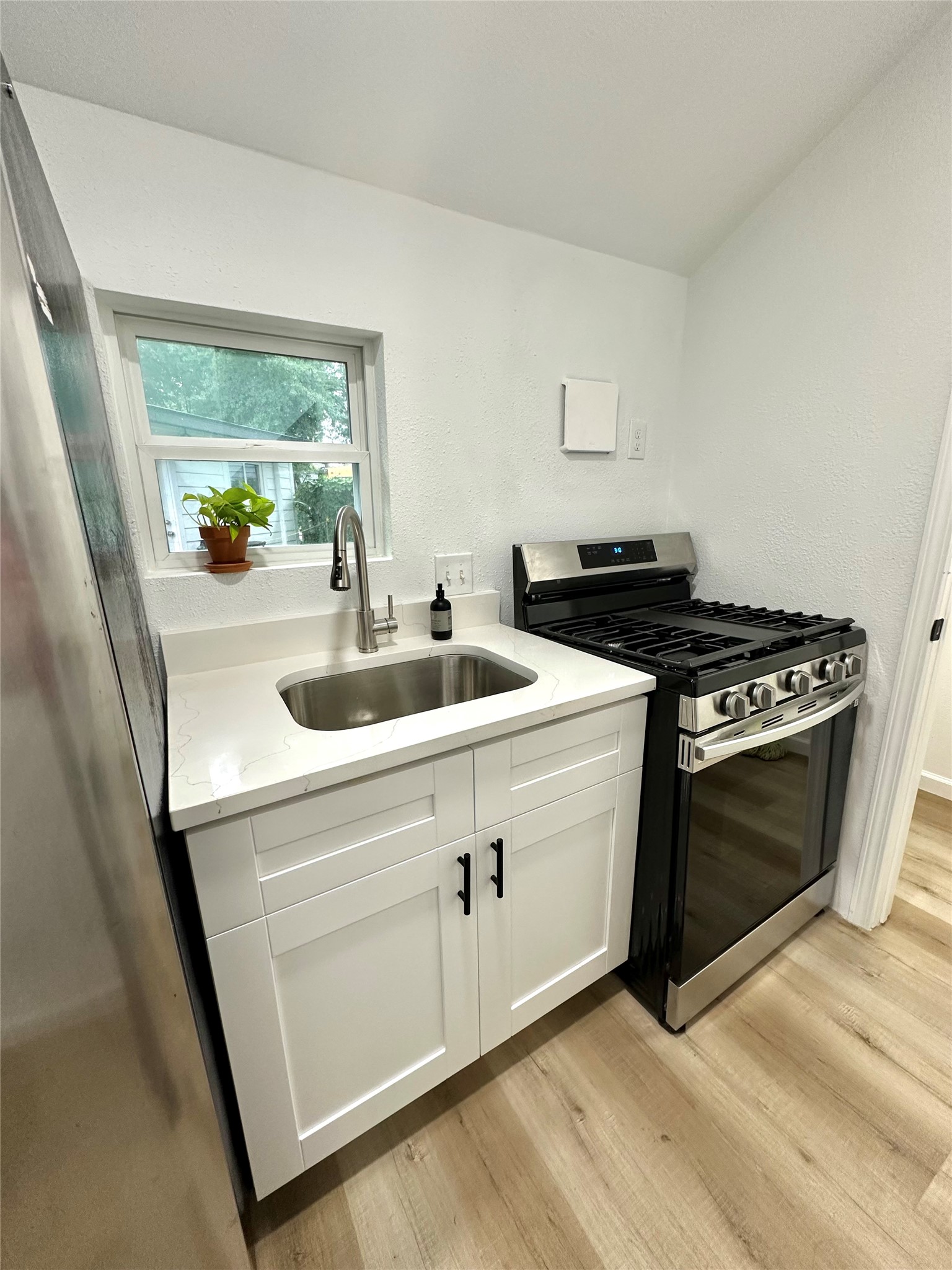32 Farrell Street C Property Photo 2