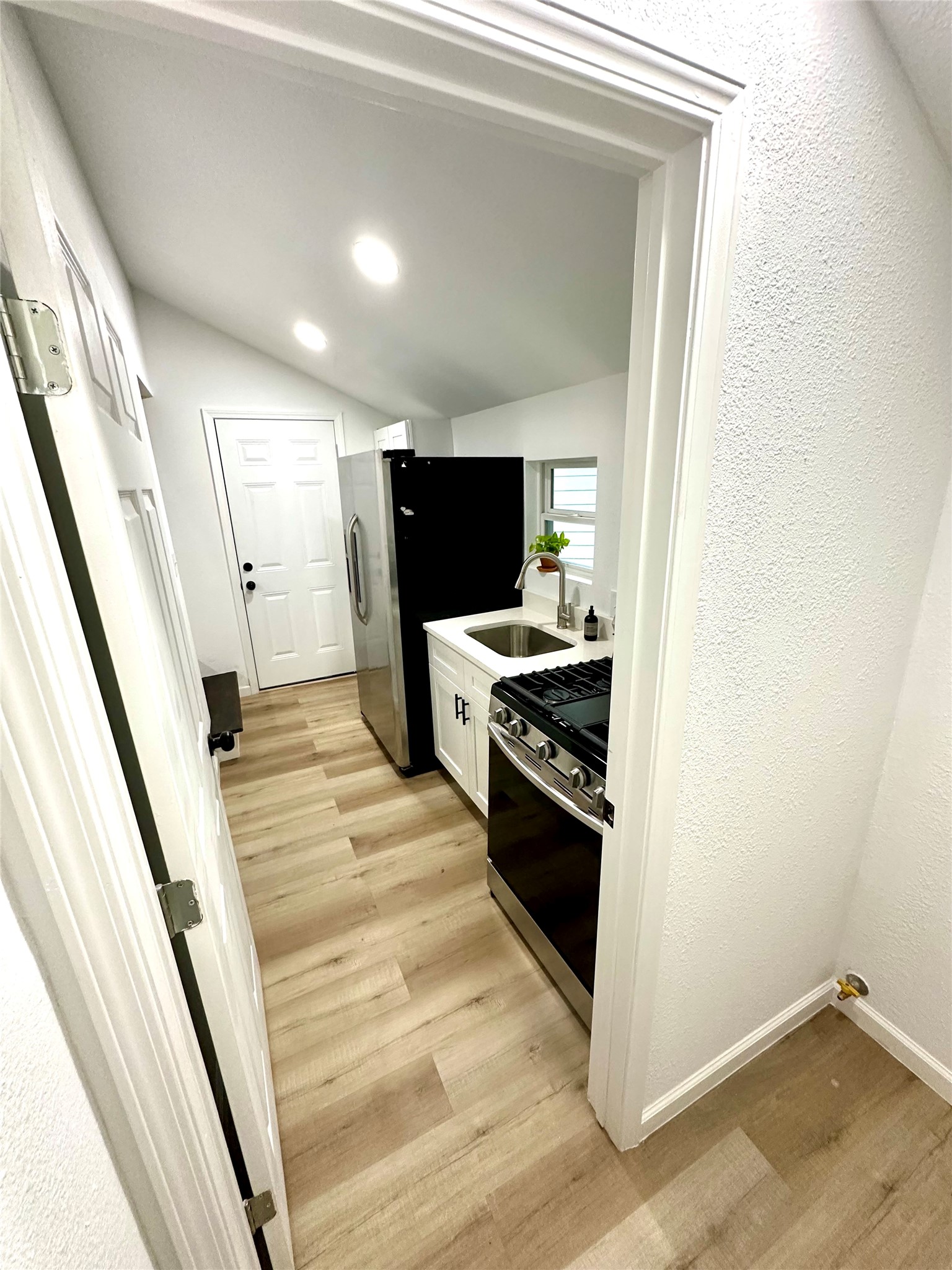 32 Farrell Street C Property Photo 4