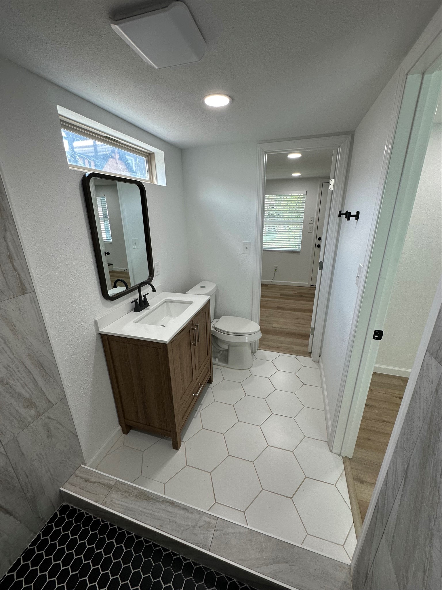 32 Farrell Street C Property Photo 7