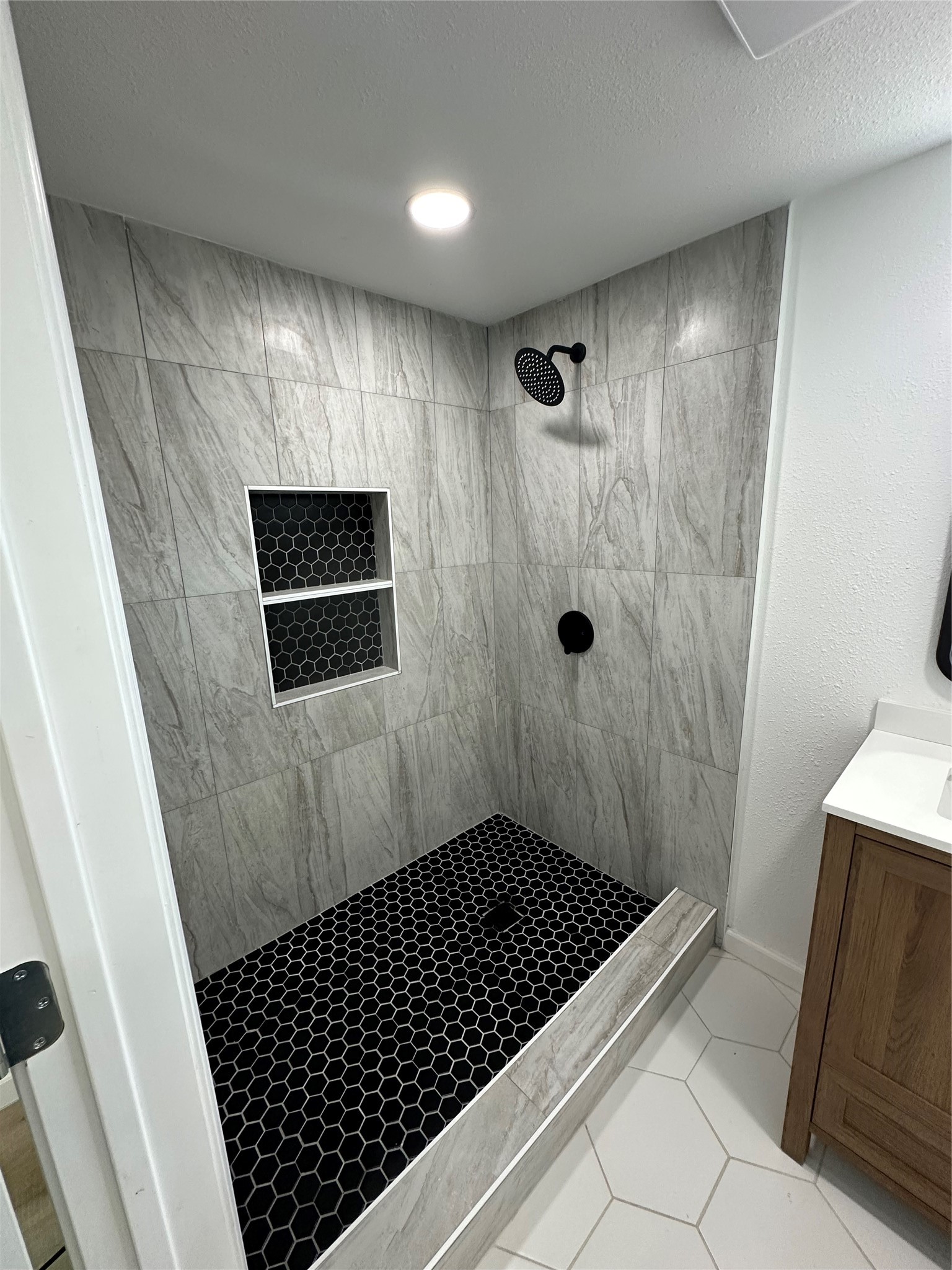 32 Farrell Street C Property Photo 8