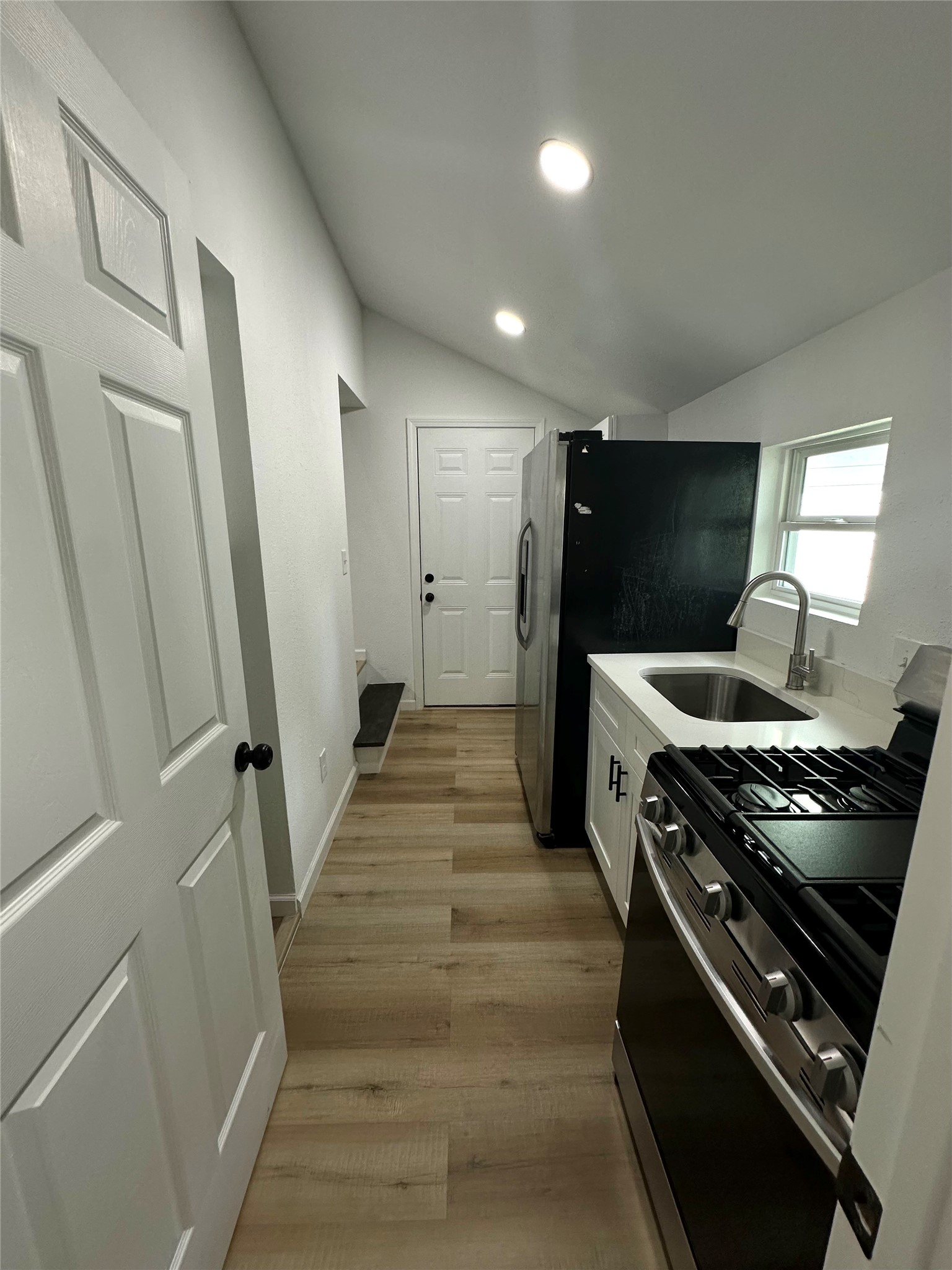 32 Farrell Street C Property Photo 12