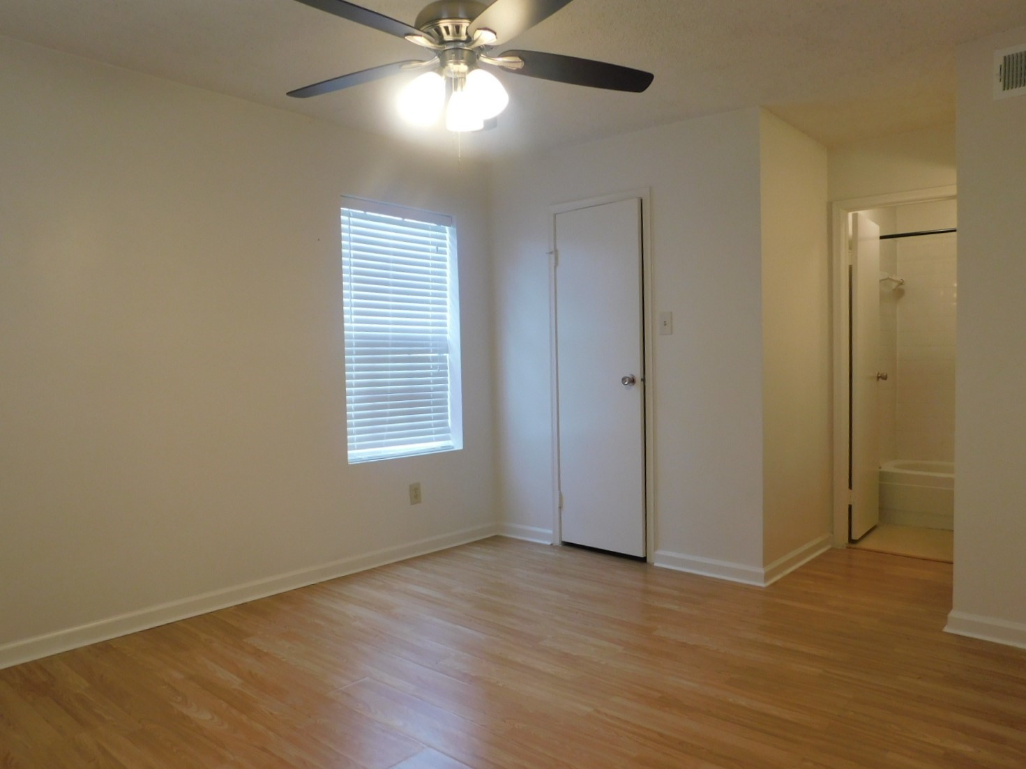 12660 Ashford Point Drive 207 Property Photo 4