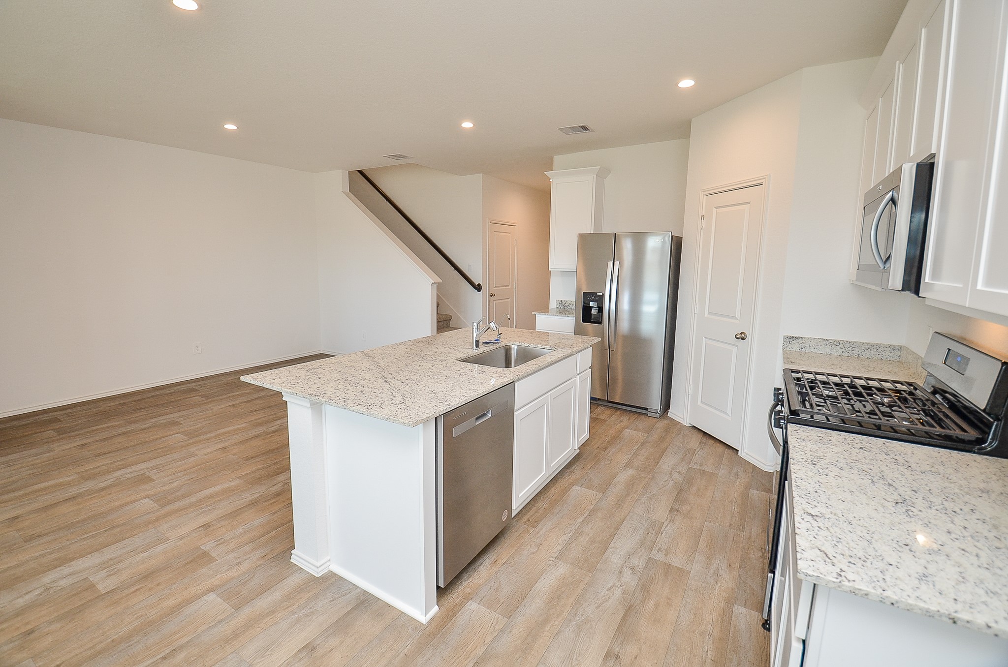 31303 Heddington Lane Property Photo 6