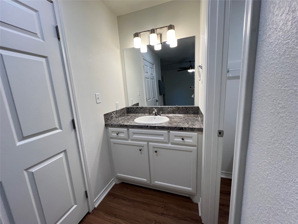 1231 Sycamore Avenue D Property Photo 6