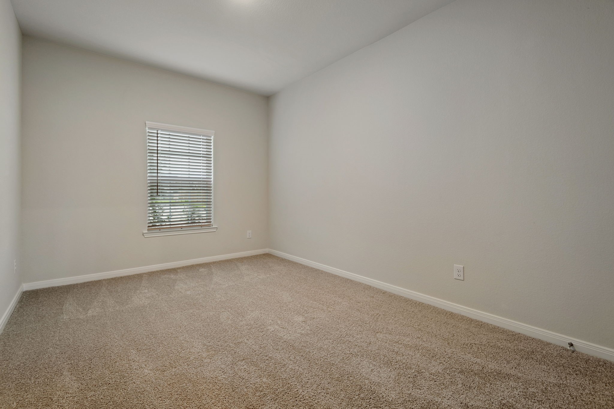 15862 Berry Hill Drive Property Photo 11