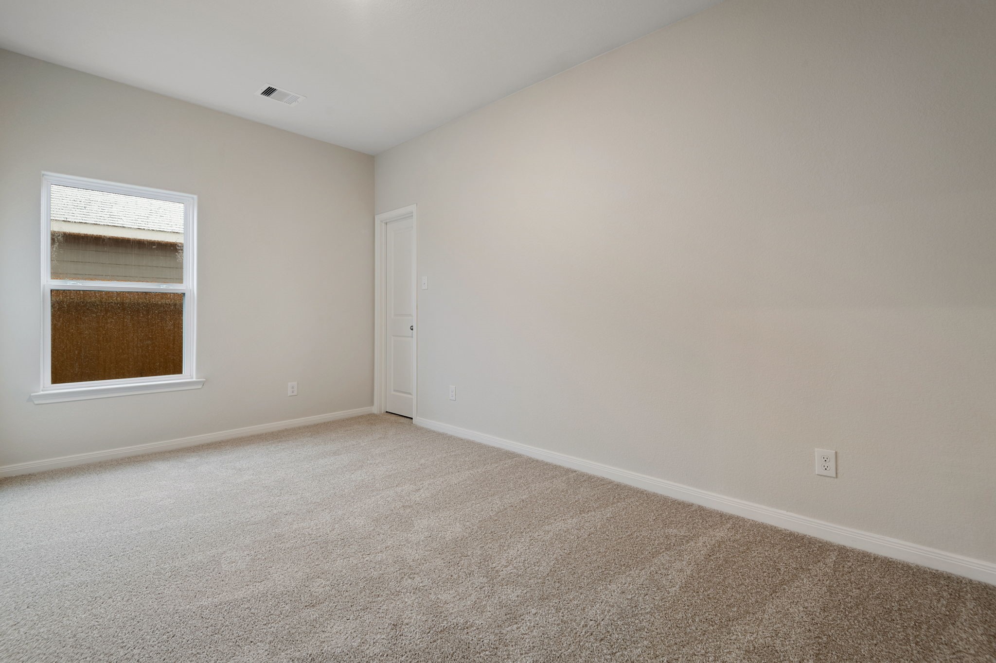15862 Berry Hill Drive Property Photo 12