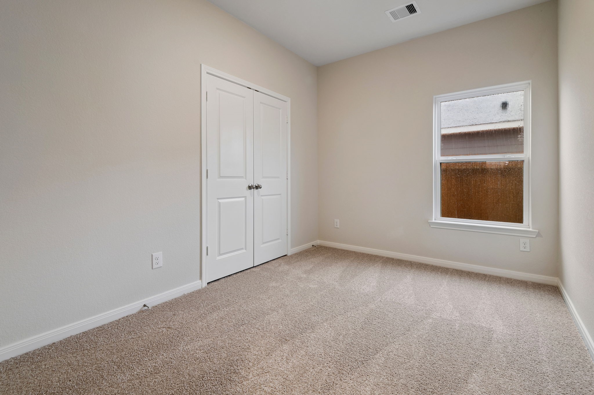 15862 Berry Hill Drive Property Photo 14