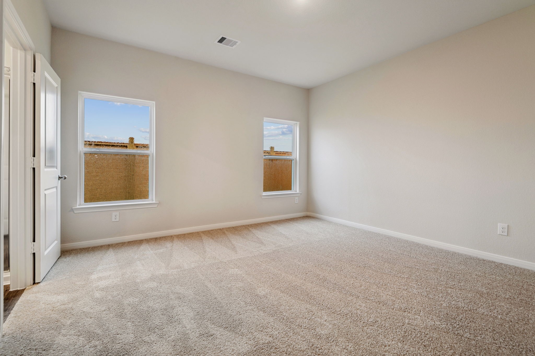 15862 Berry Hill Drive Property Photo 15
