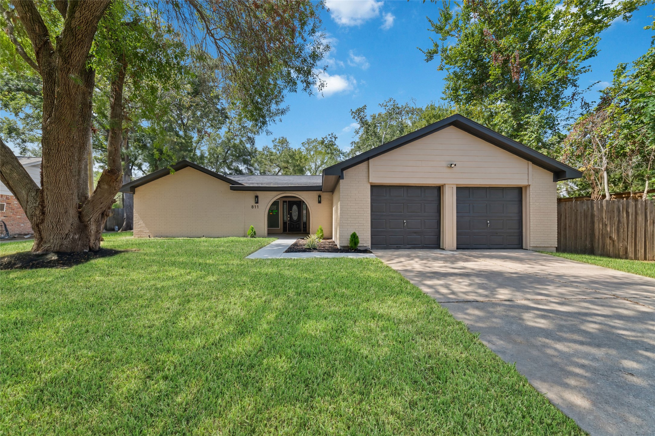 811 Timber Cove Drive Property Photo 1