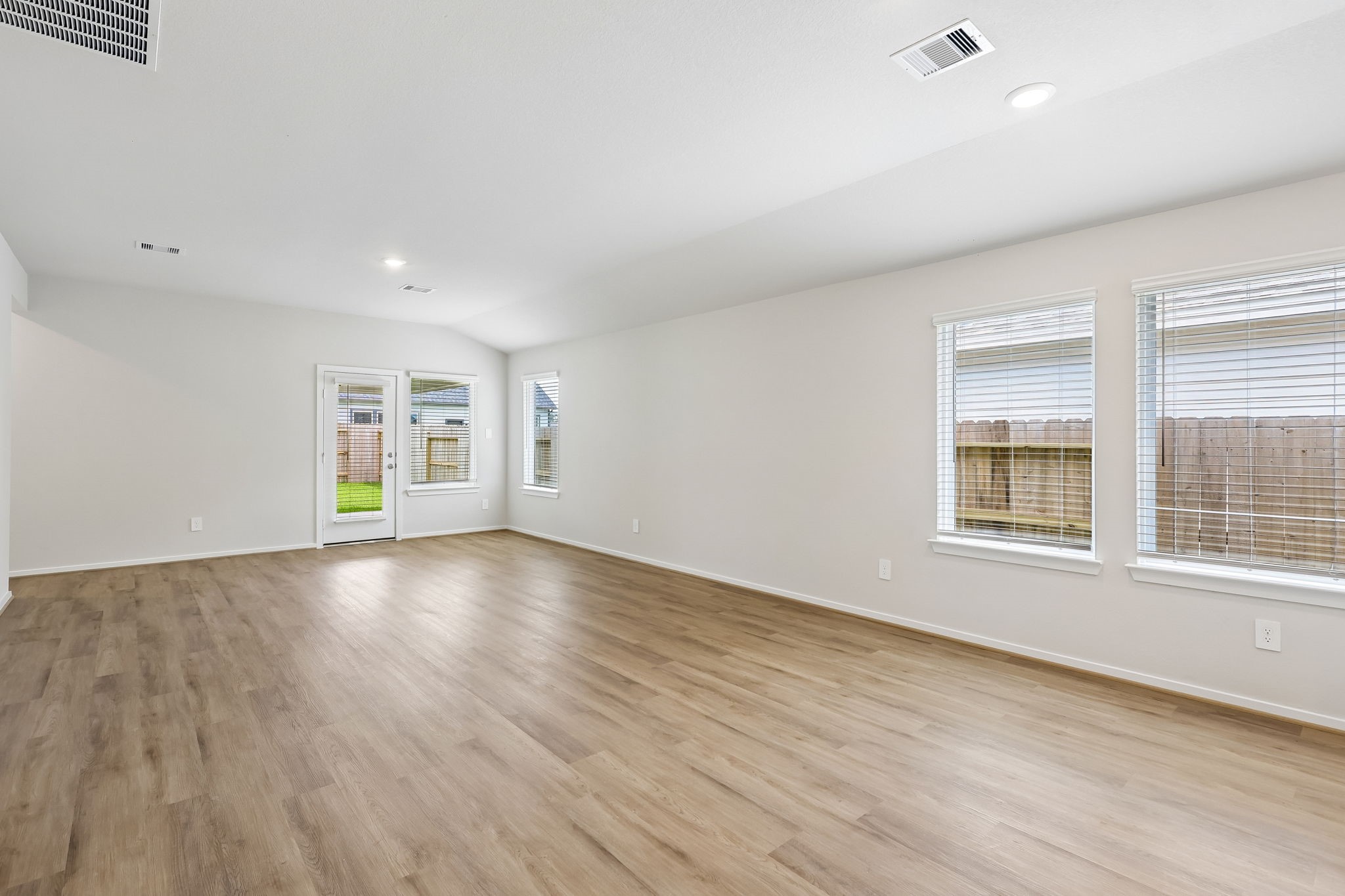 29015 Maggie View Court Property Photo 3