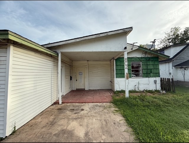 802 Matamoros Drive Property Photo 3