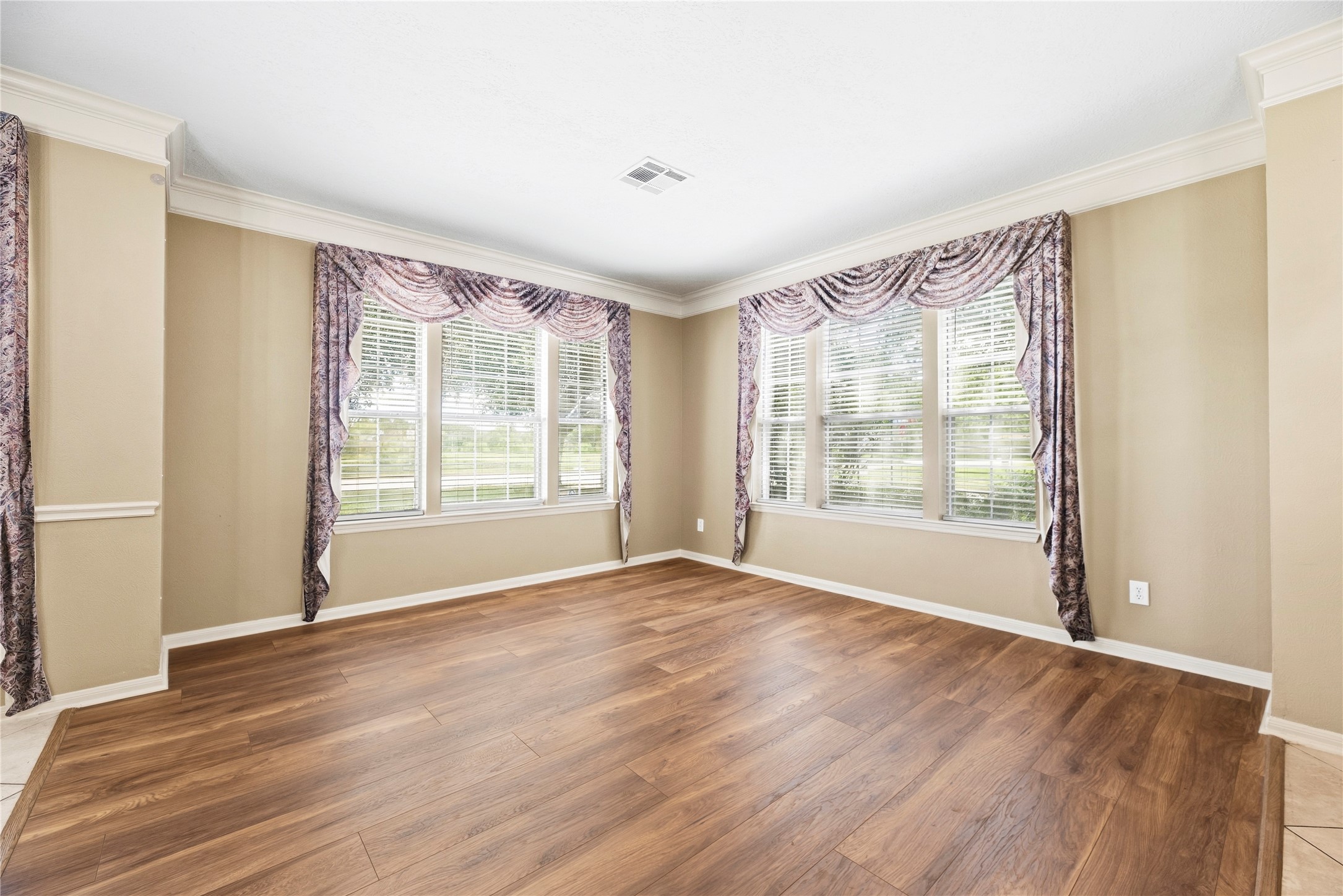 427 Fern Meadow Drive Property Photo 8