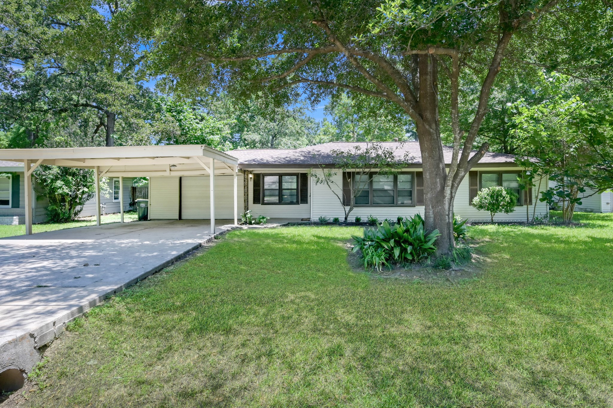 210 Harris Boulevard Property Photo 1