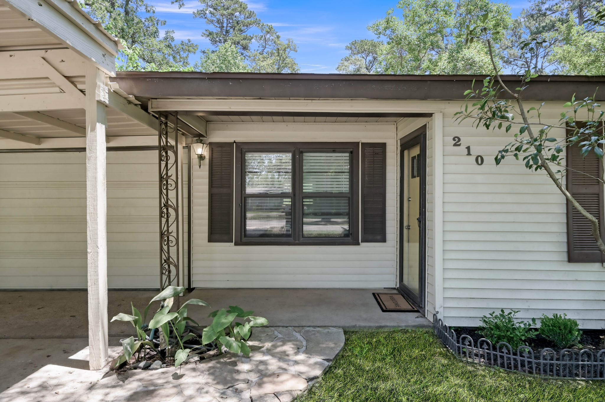 210 Harris Boulevard Property Photo 3