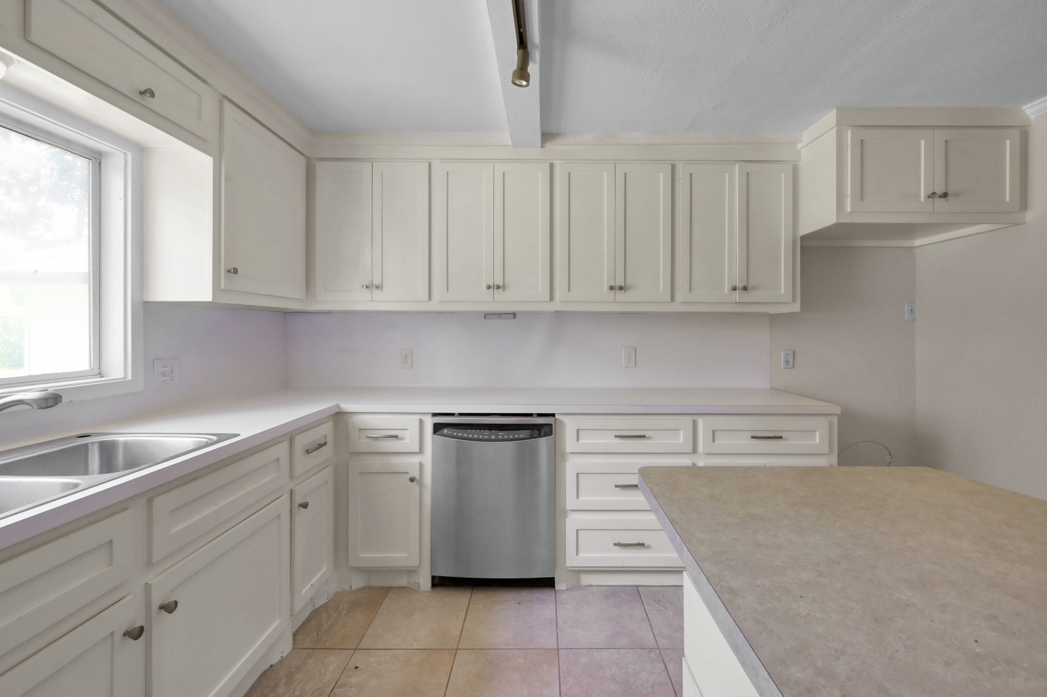 210 Harris Boulevard Property Photo 9