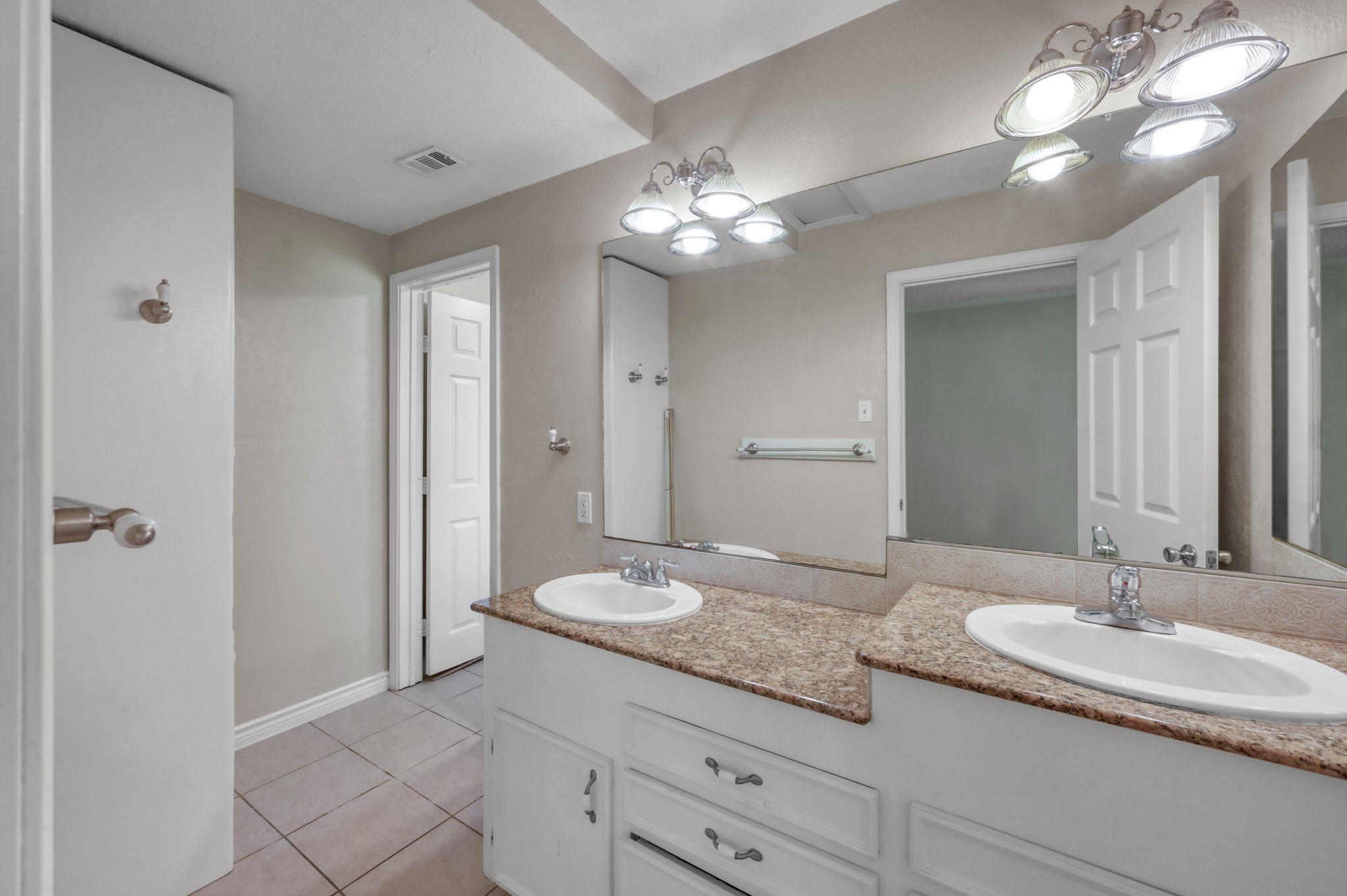 210 Harris Boulevard Property Photo 20