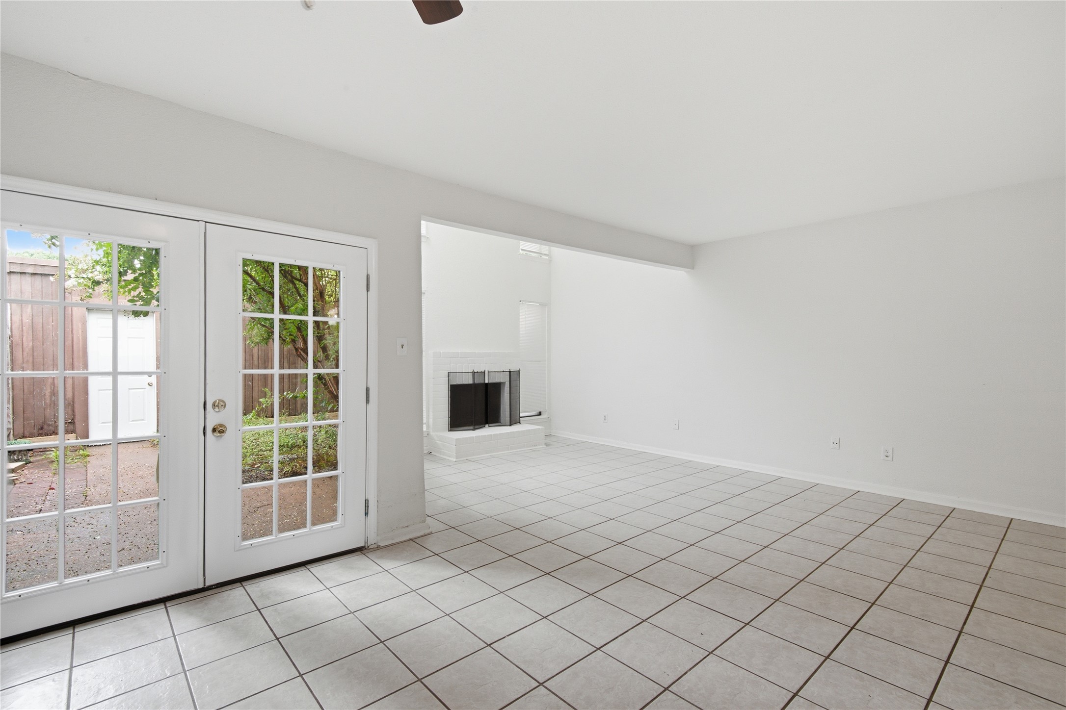 11217 Briar Forest Drive Property Photo 6