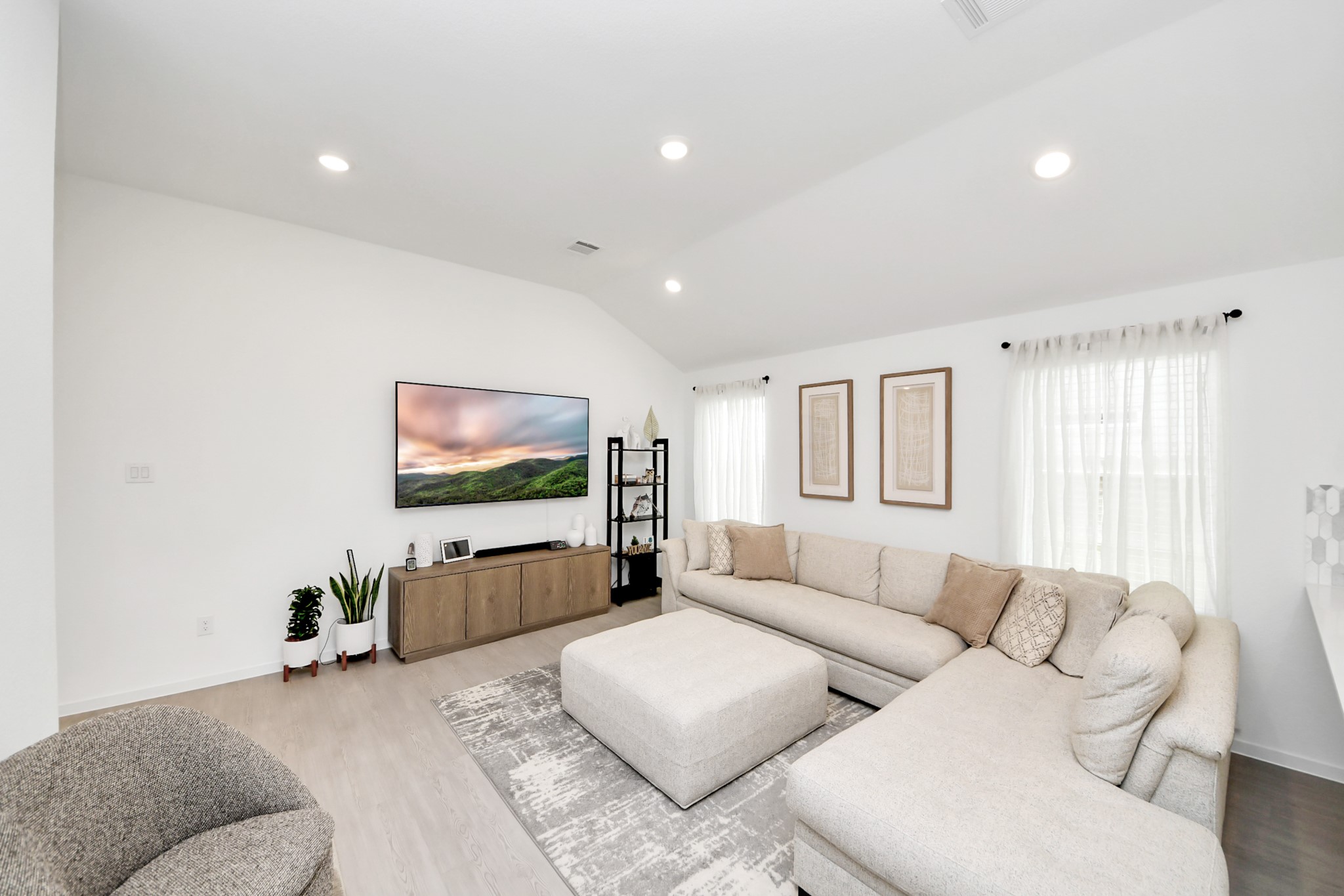 2418 Phantom Quartz Drive Property Photo 8