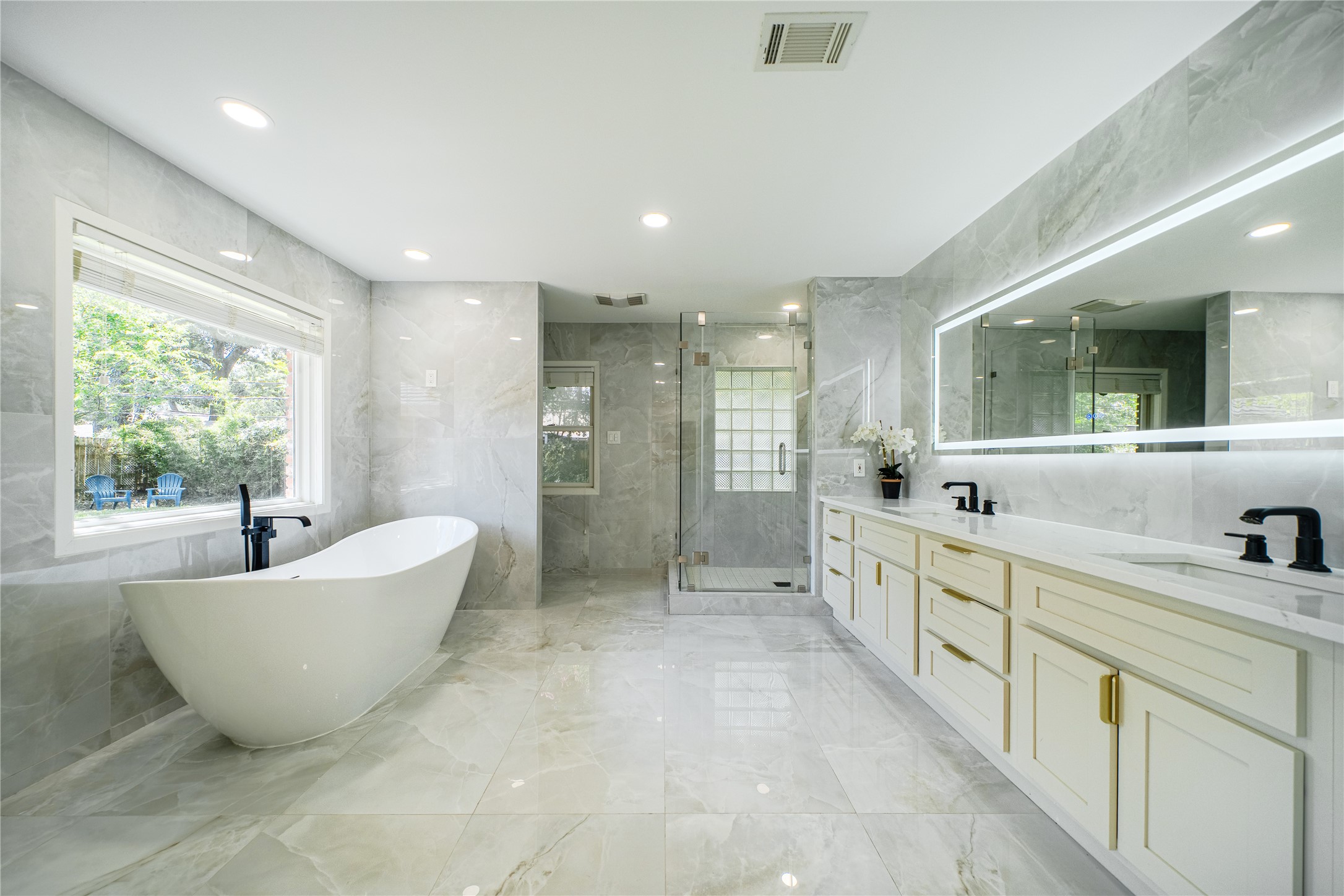 10131 Whiteside Lane Property Photo 1