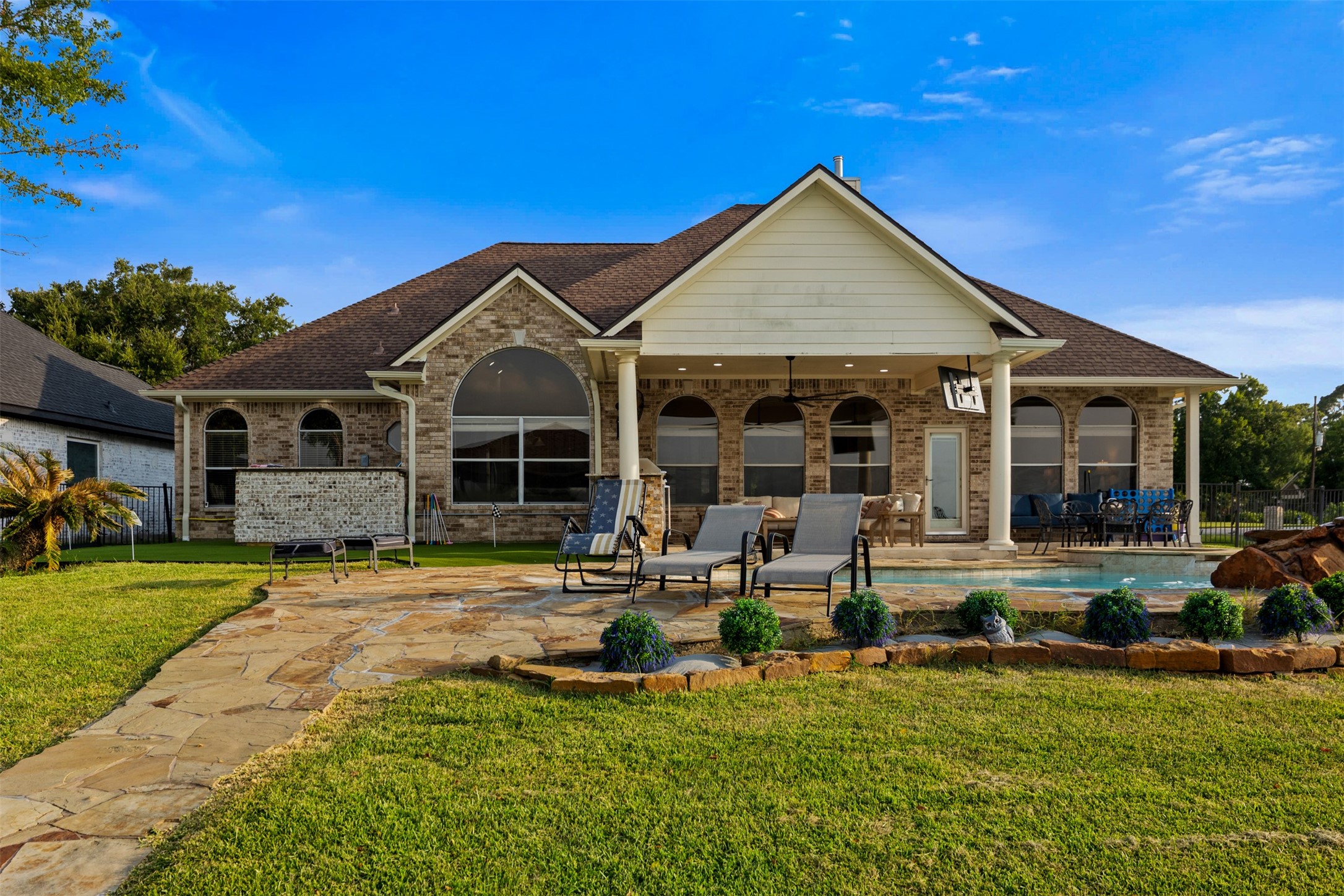 14030 Shoreline Drive Property Photo 4