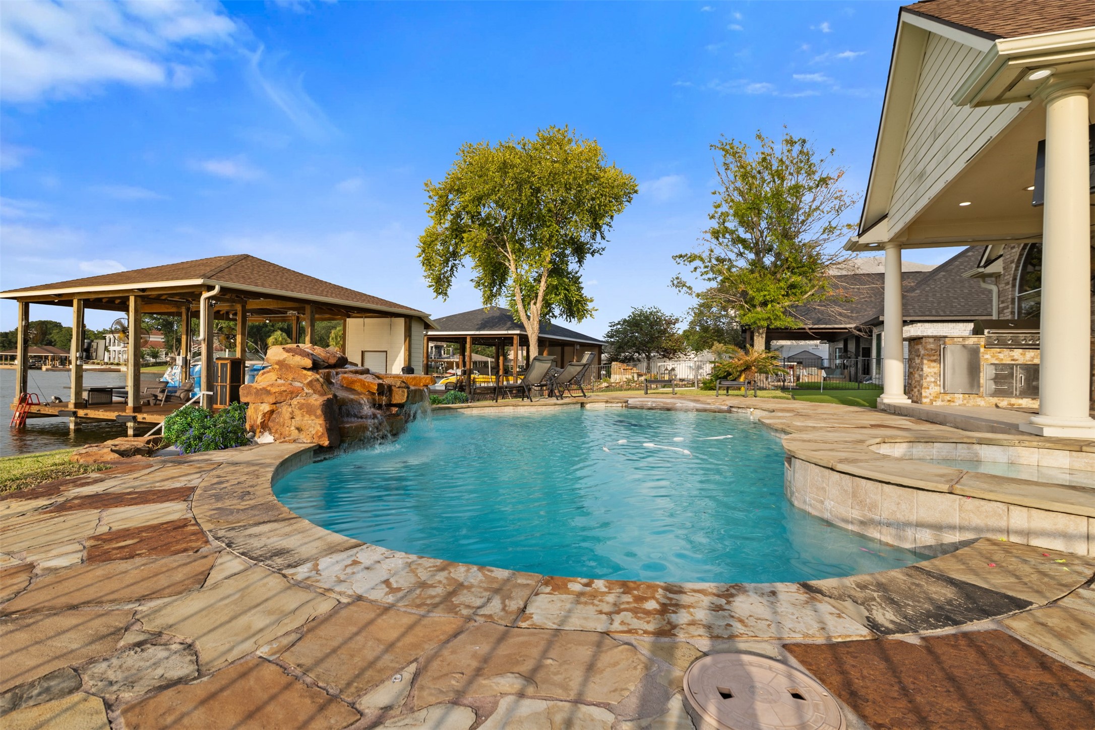 14030 Shoreline Drive Property Photo 5