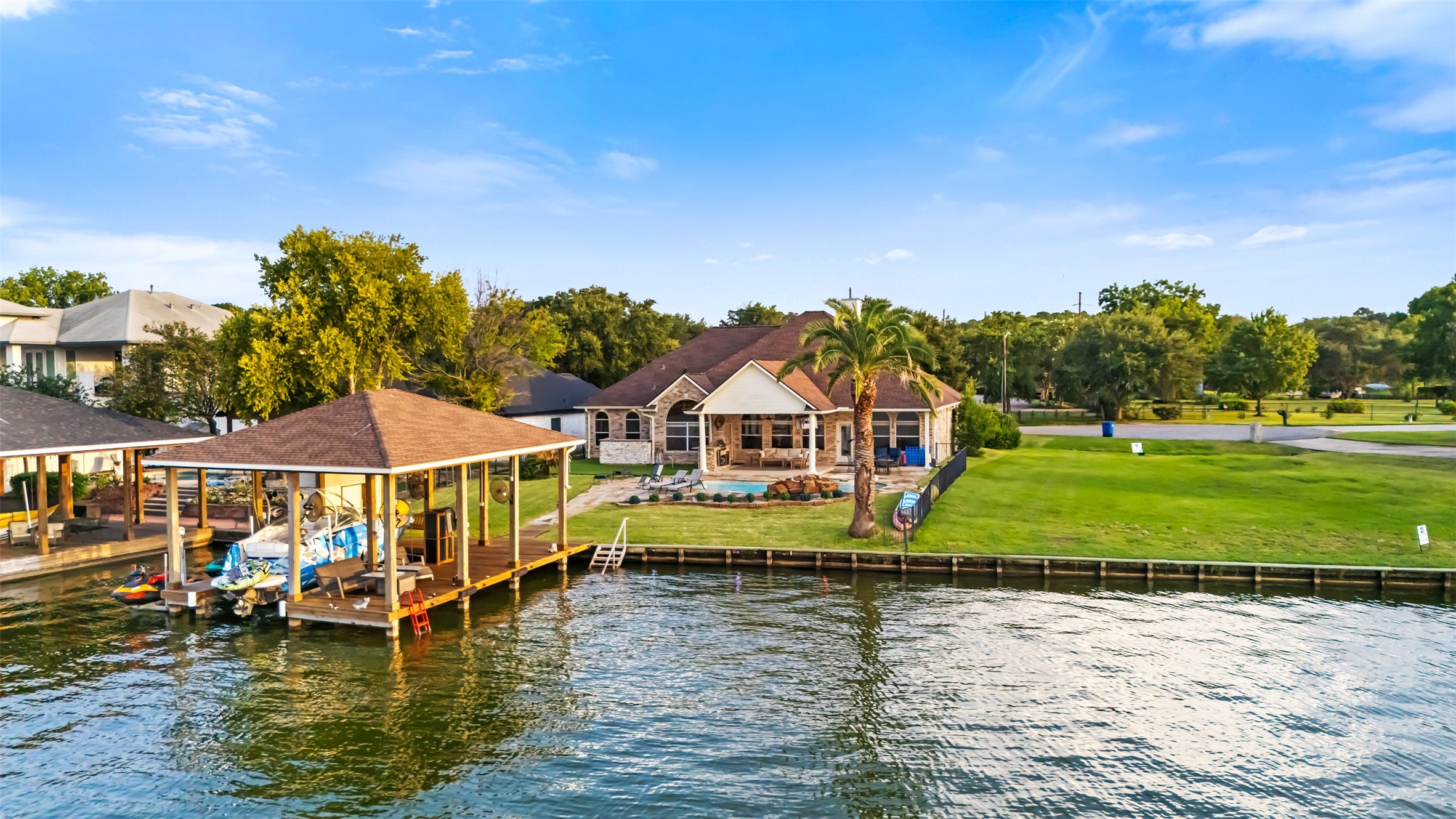 14030 Shoreline Drive Property Photo 6