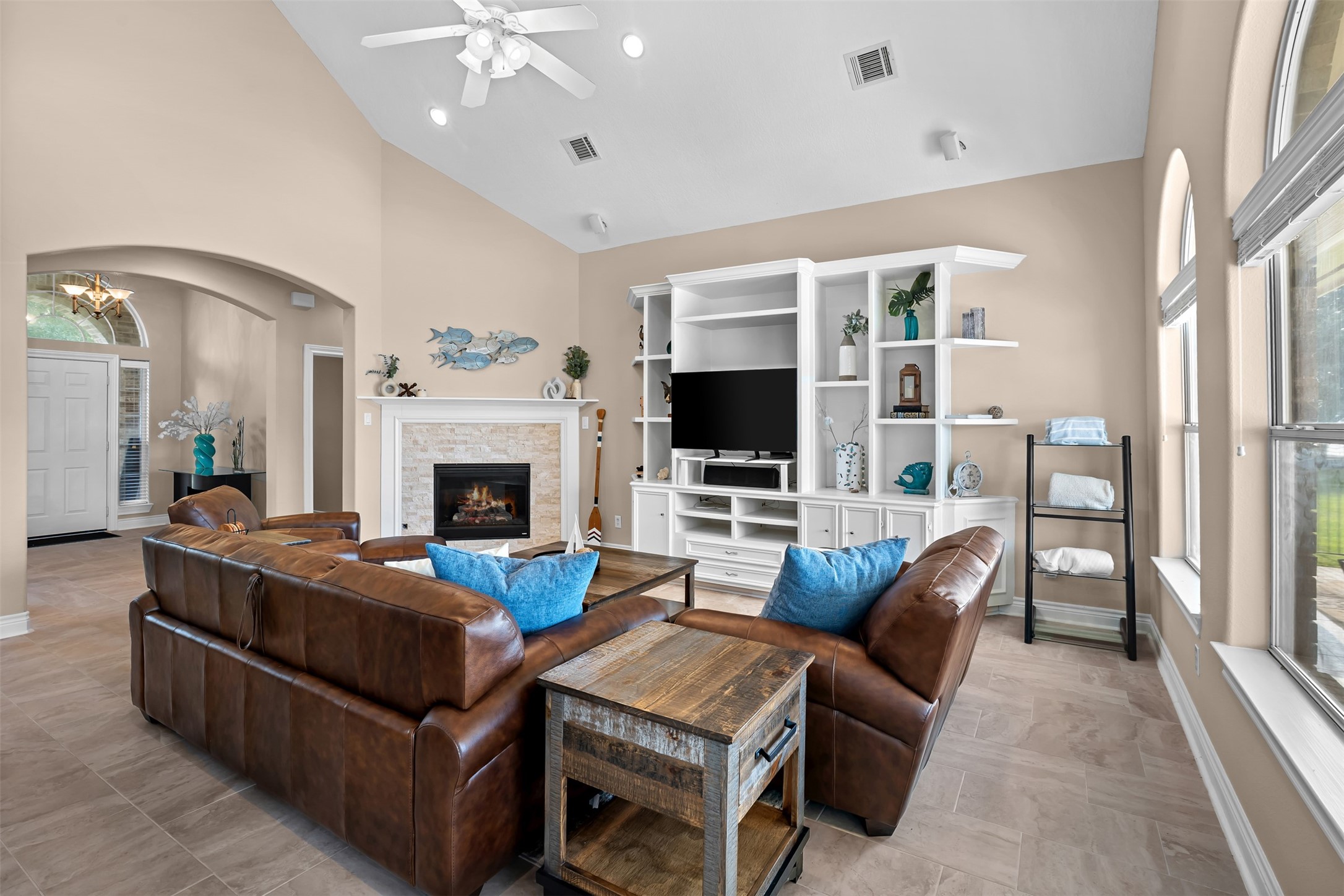 14030 Shoreline Drive Property Photo 10