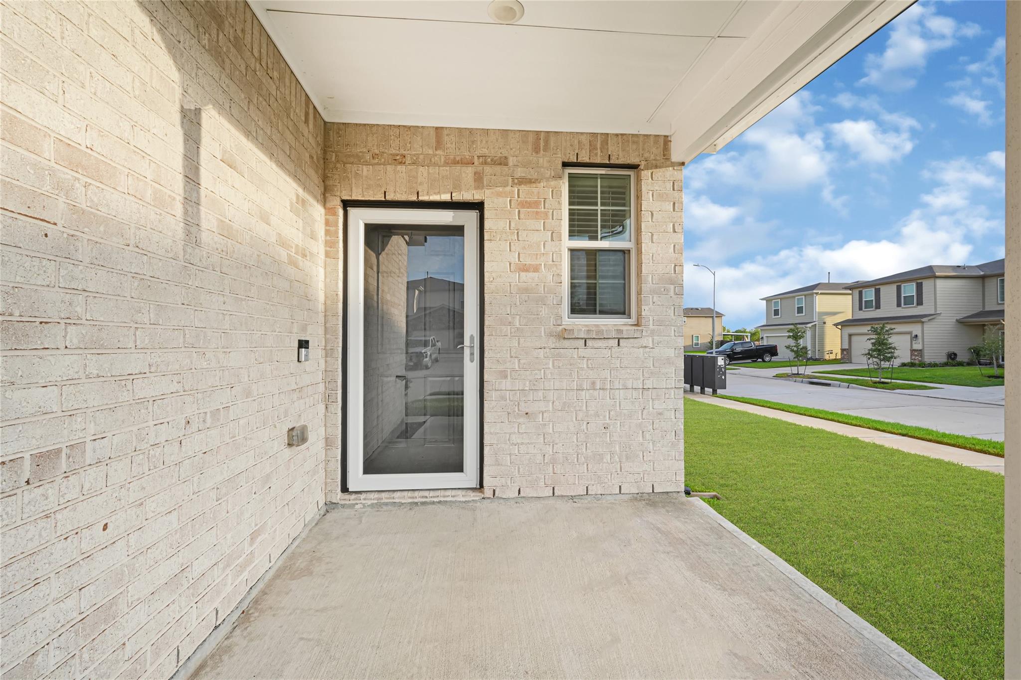 7327 Concorde Field Drive Property Photo 4