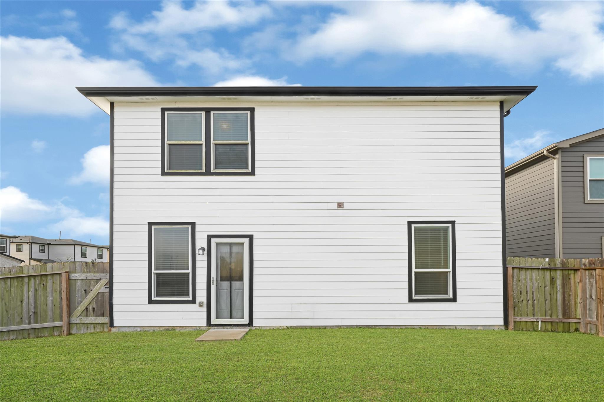 7327 Concorde Field Drive Property Photo 6