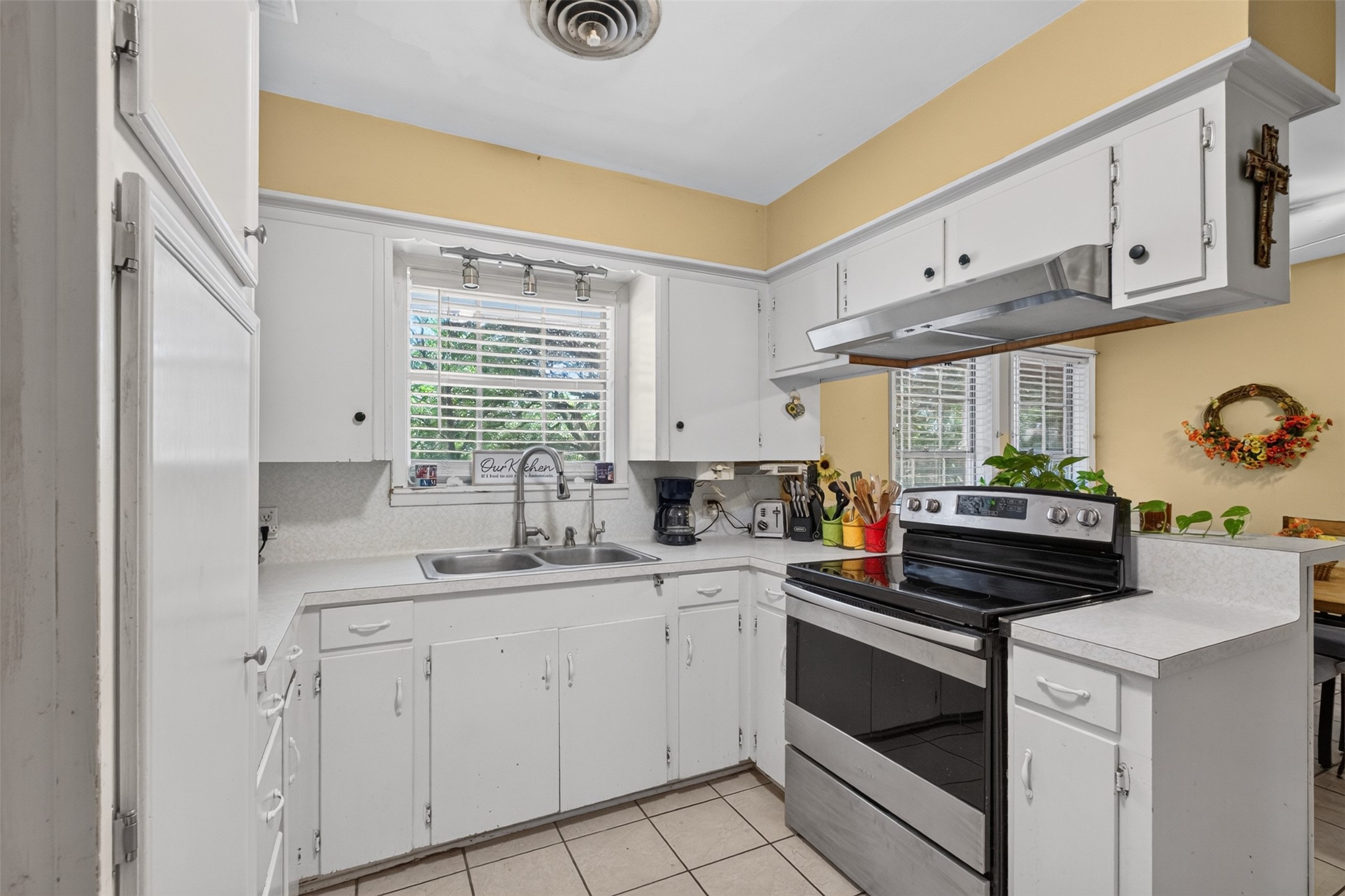 2713 Mazen Road Property Photo 13