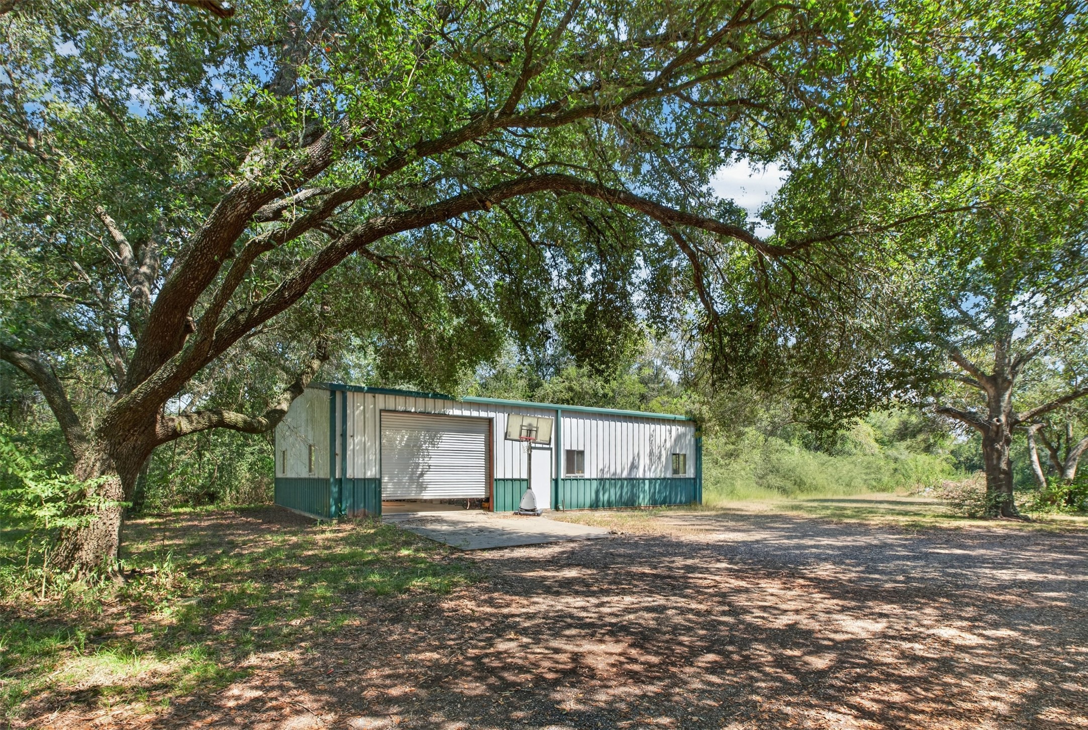 2713 Mazen Road Property Photo 23