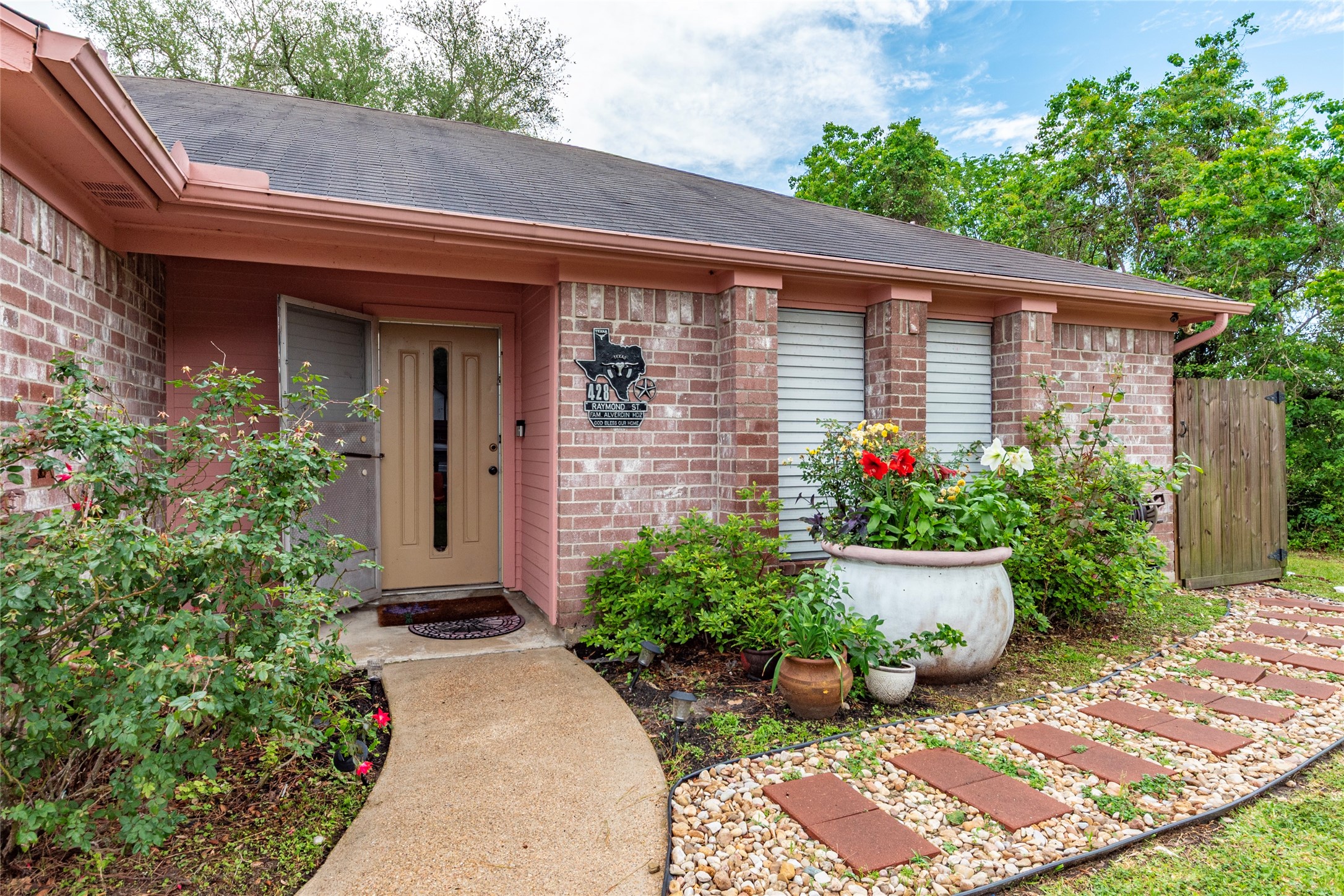 428 Raymond Street Property Photo