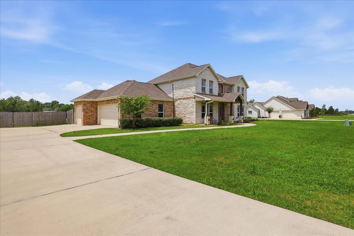 6842 Cherry Bayou Drive Property Photo 4