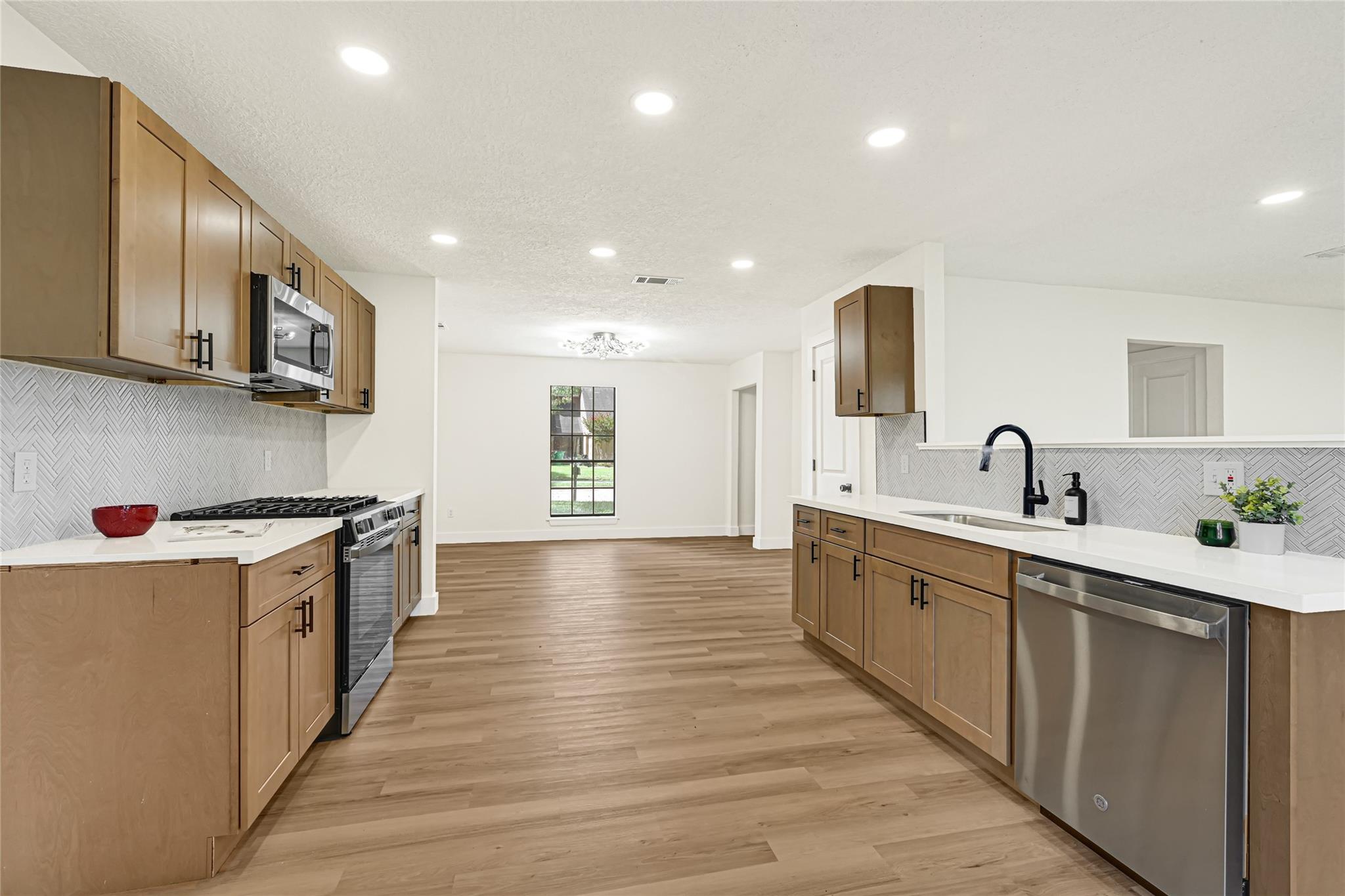 3704 Winter Haven Drive, Baytown Tx 77521 Property Photo 12