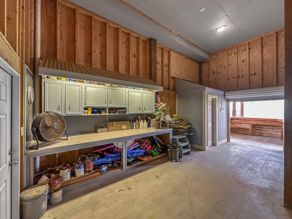 944 Raymond Property Photo 45