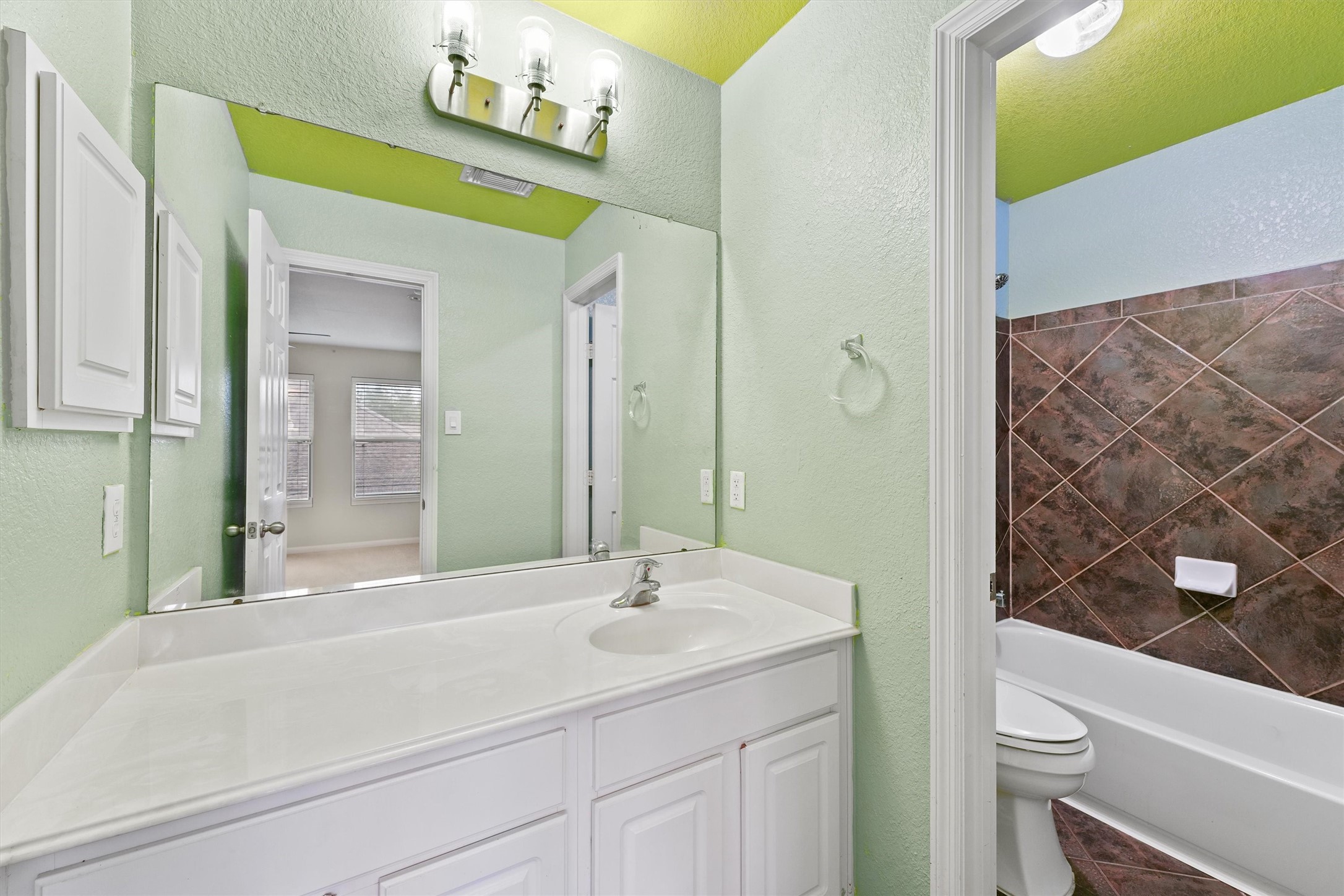 7507 Trail Hollow Property Photo 22