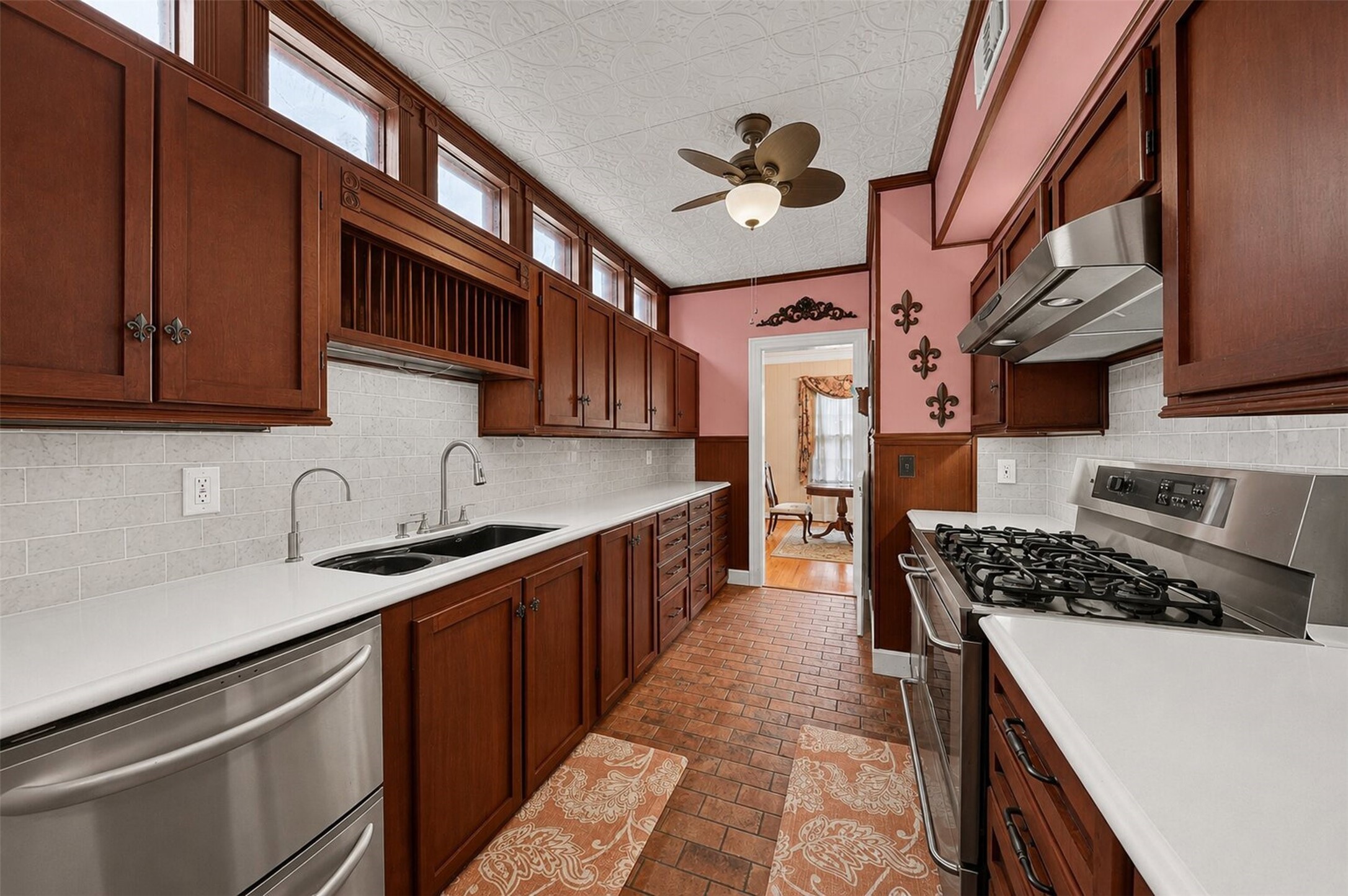 1918 Avenue L 1/2 Property Photo 7