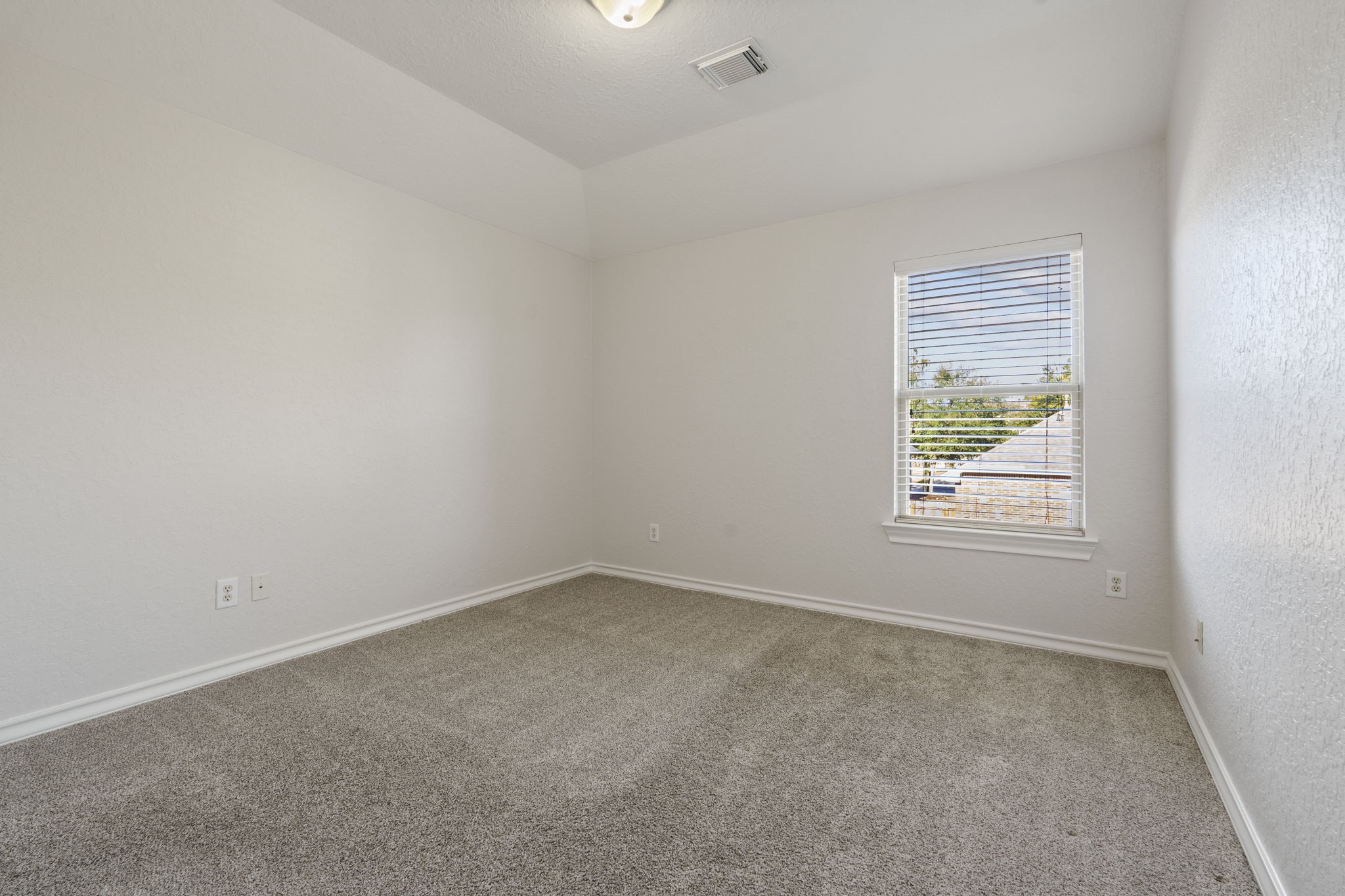 3323 Legends Mist Drive Property Photo 17