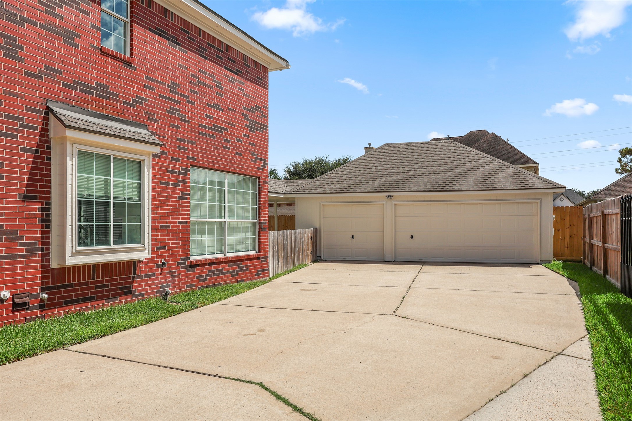 2309 Augusta Drive Property Photo 4